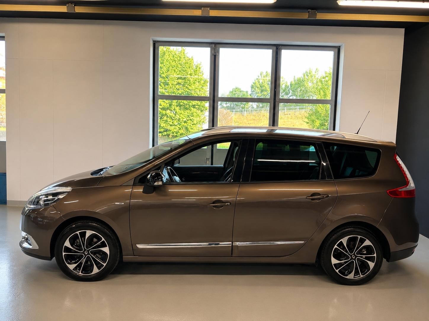 RENAULT Grand Scénic 1.5 dCi 7 Plätze, Anhängerkupplung-image-7