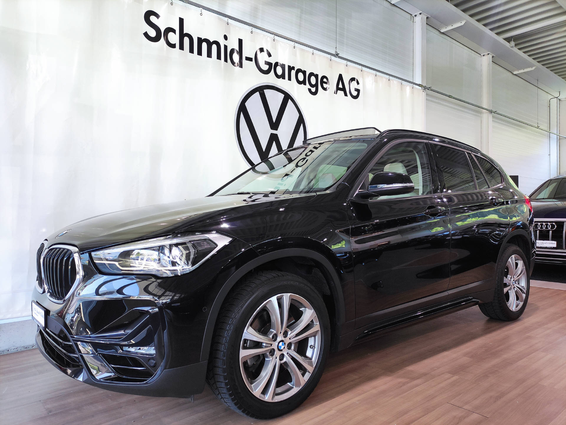 BMW X1 20i xDrive Sportline-showroom-element-1