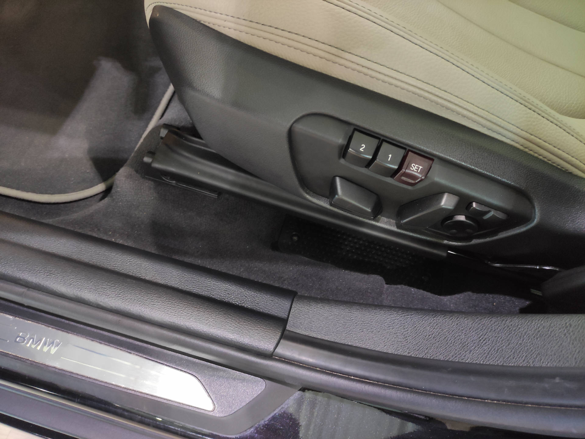 BMW X1 20i xDrive Sportline-showroom-element-3