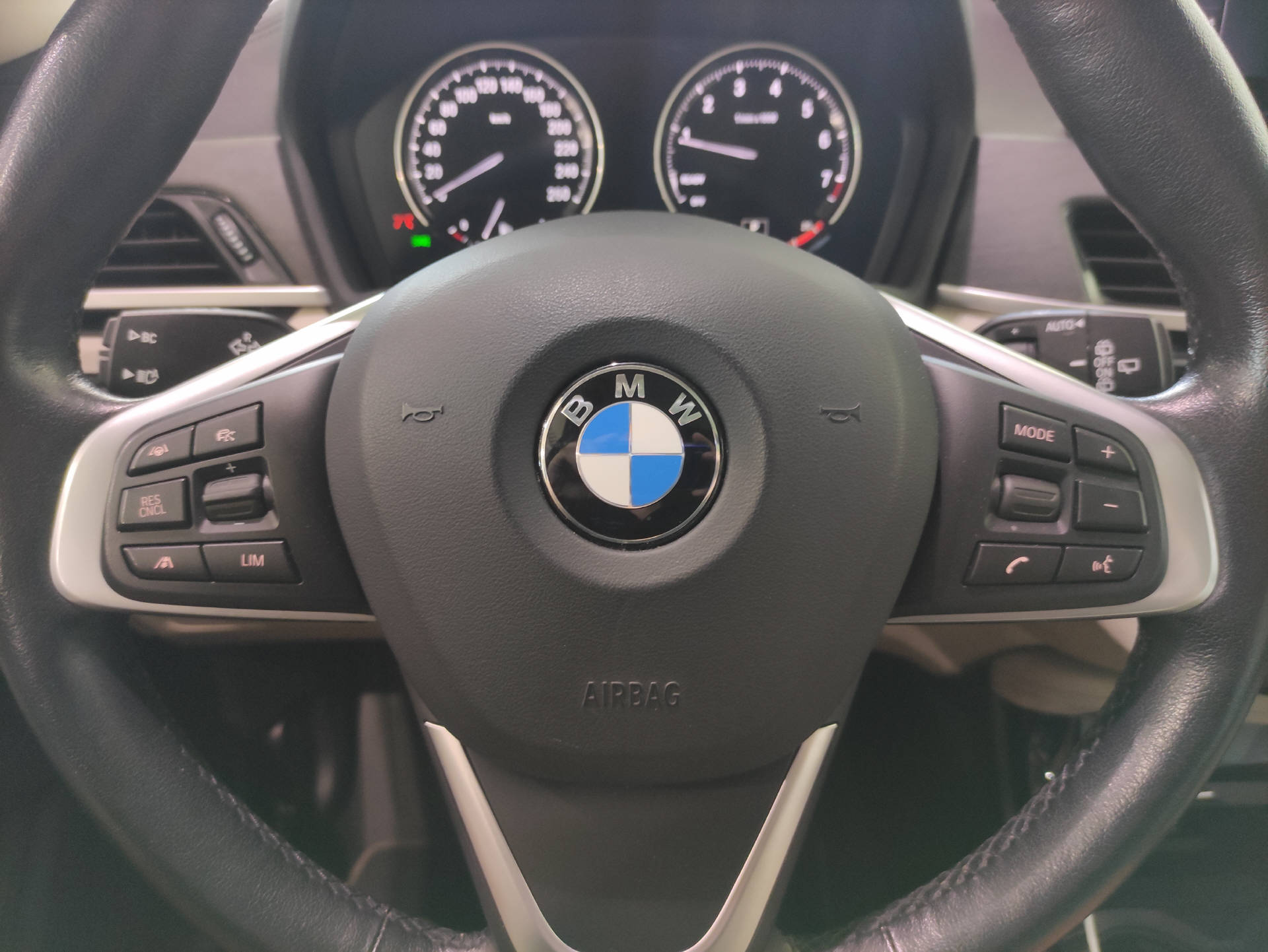 BMW X1 20i xDrive Sportline-image-5