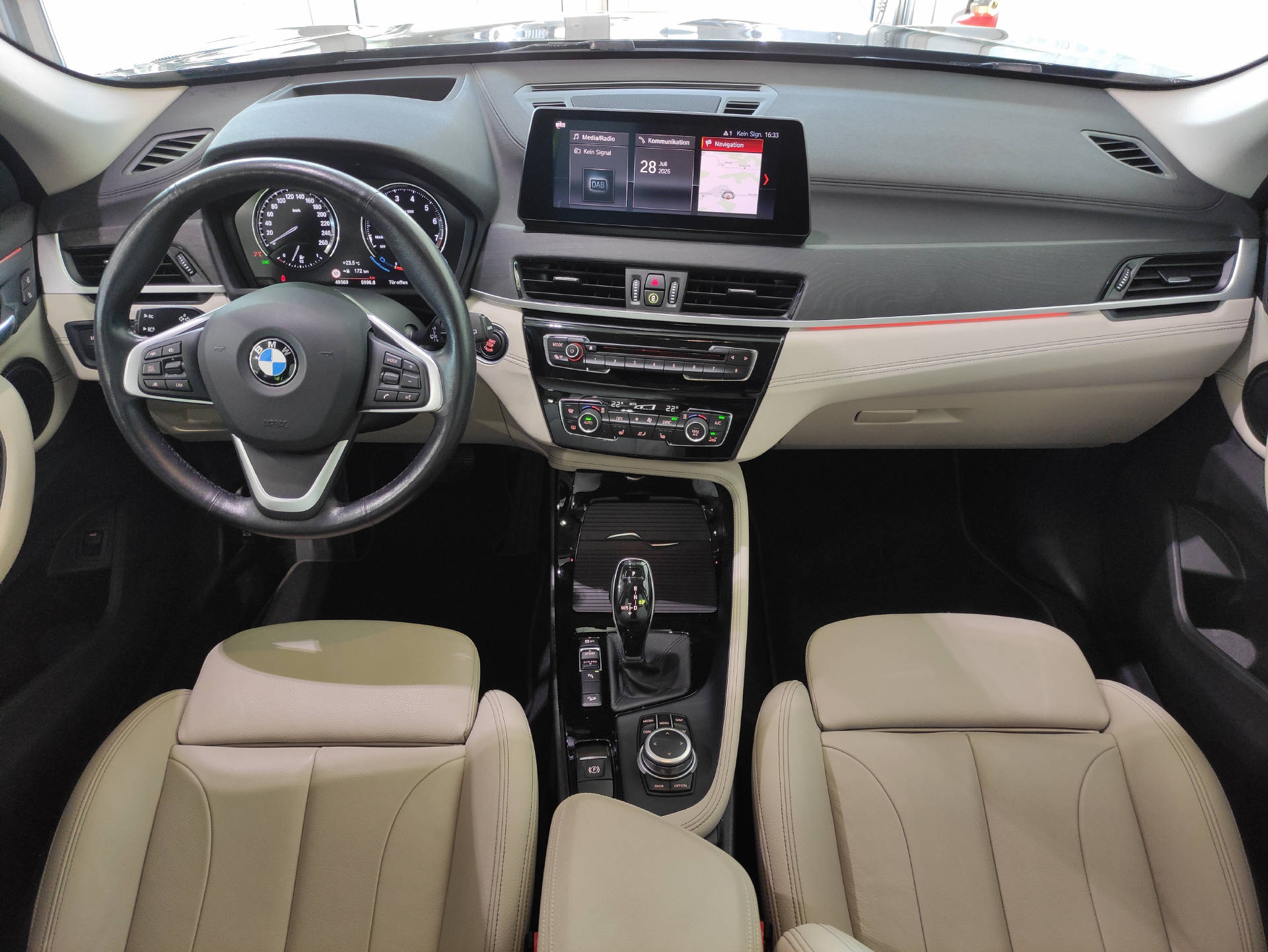 BMW X1 20i xDrive Sportline-image-12