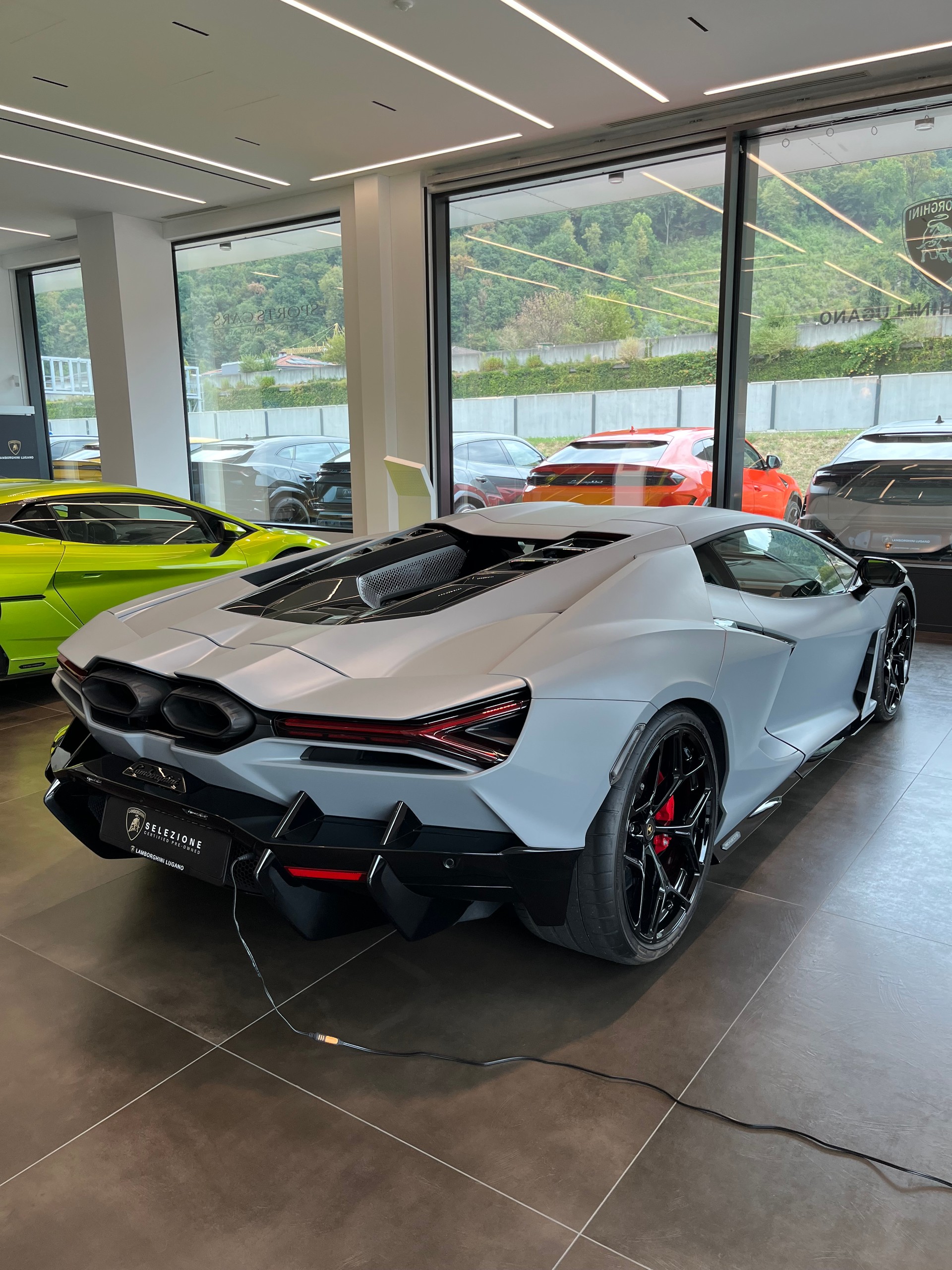LAMBORGHINI Revuelto MY24 Selezione Certified Pre-Owned Certifications: 150-point check list Lamborghini Lugano-showroom-element-3