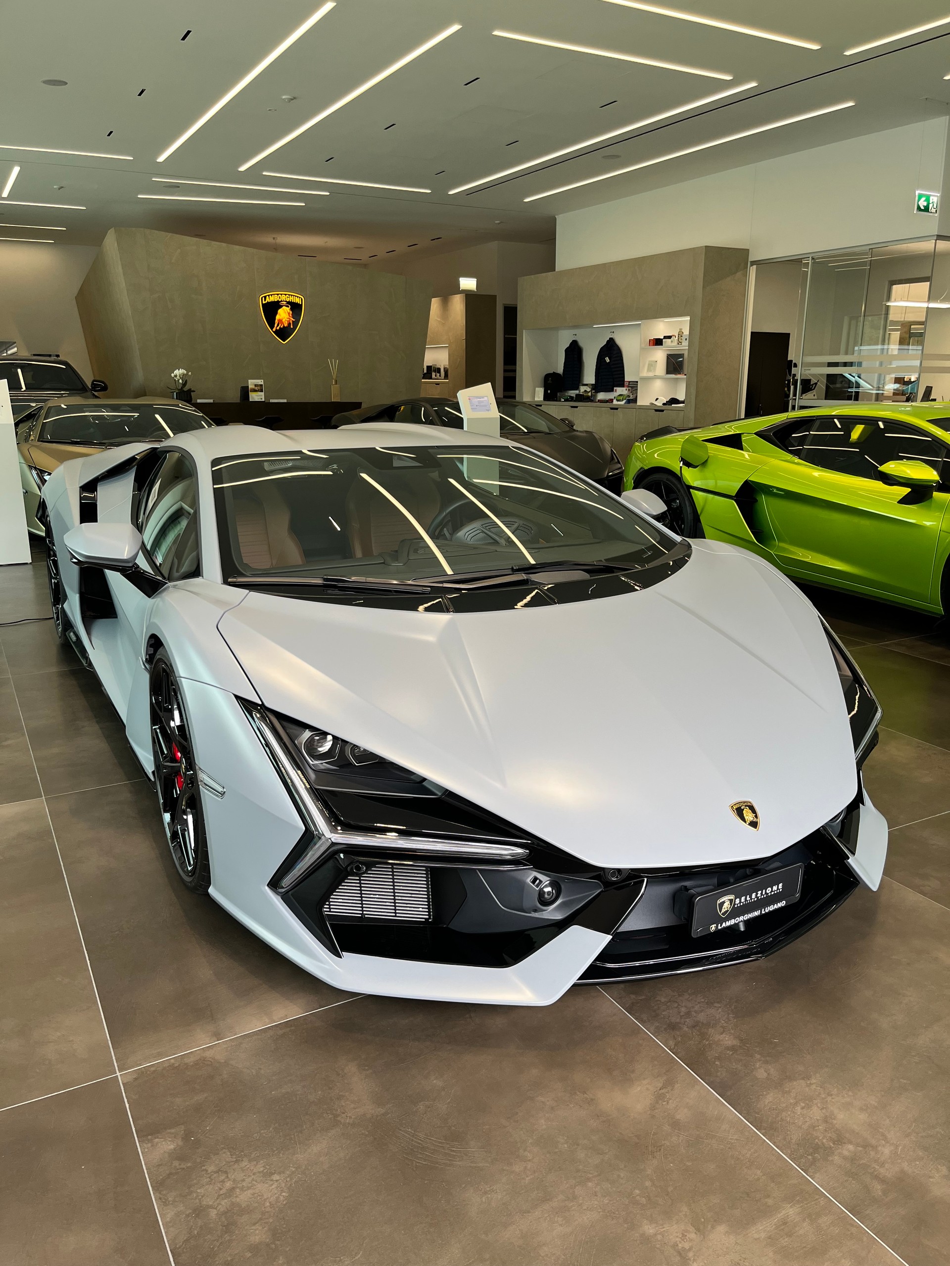 LAMBORGHINI Revuelto MY24 Selezione Certified Pre-Owned Certifications: 150-point check list Lamborghini Lugano-showroom-element-2