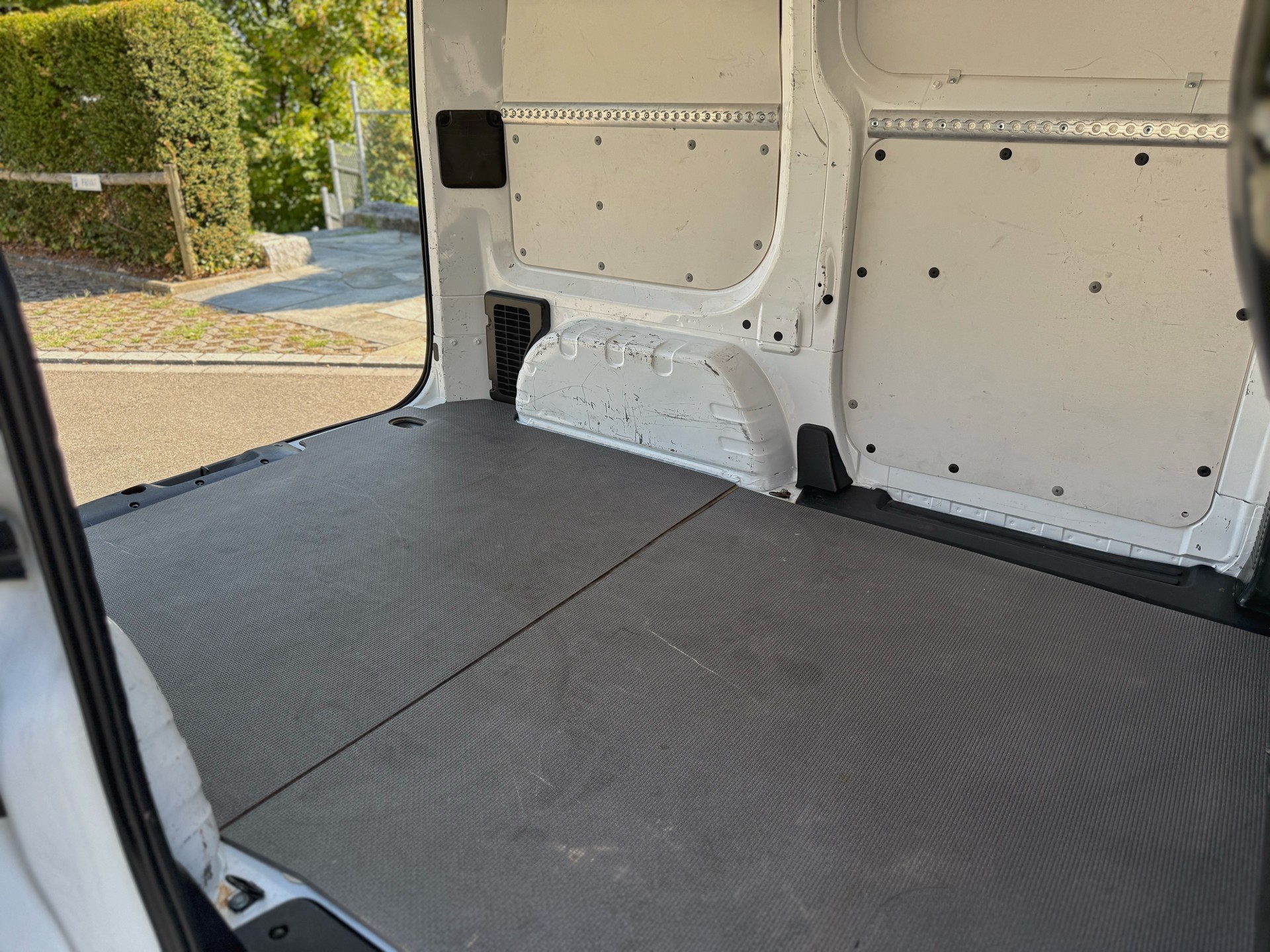 NISSAN 1.6 16V 110 PS | Camper-Basis | nur 27’000 km (Frisch Ab MFK)-image-12