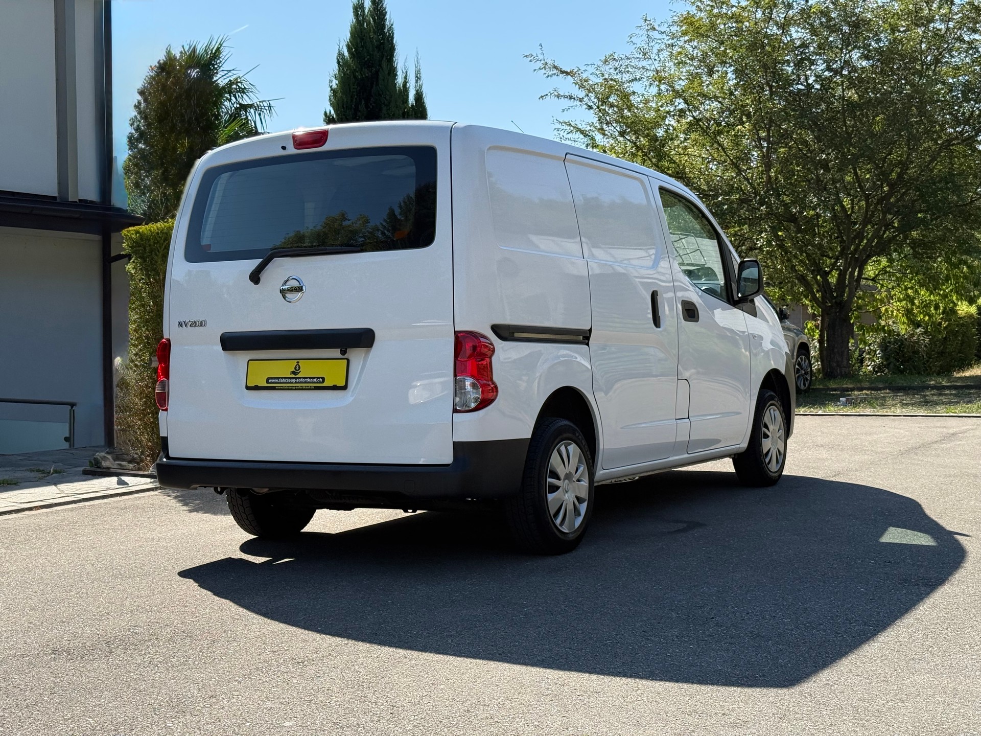NISSAN 1.6 16V 110 PS | Camper-Basis | nur 27’000 km (Frisch Ab MFK)-image-4