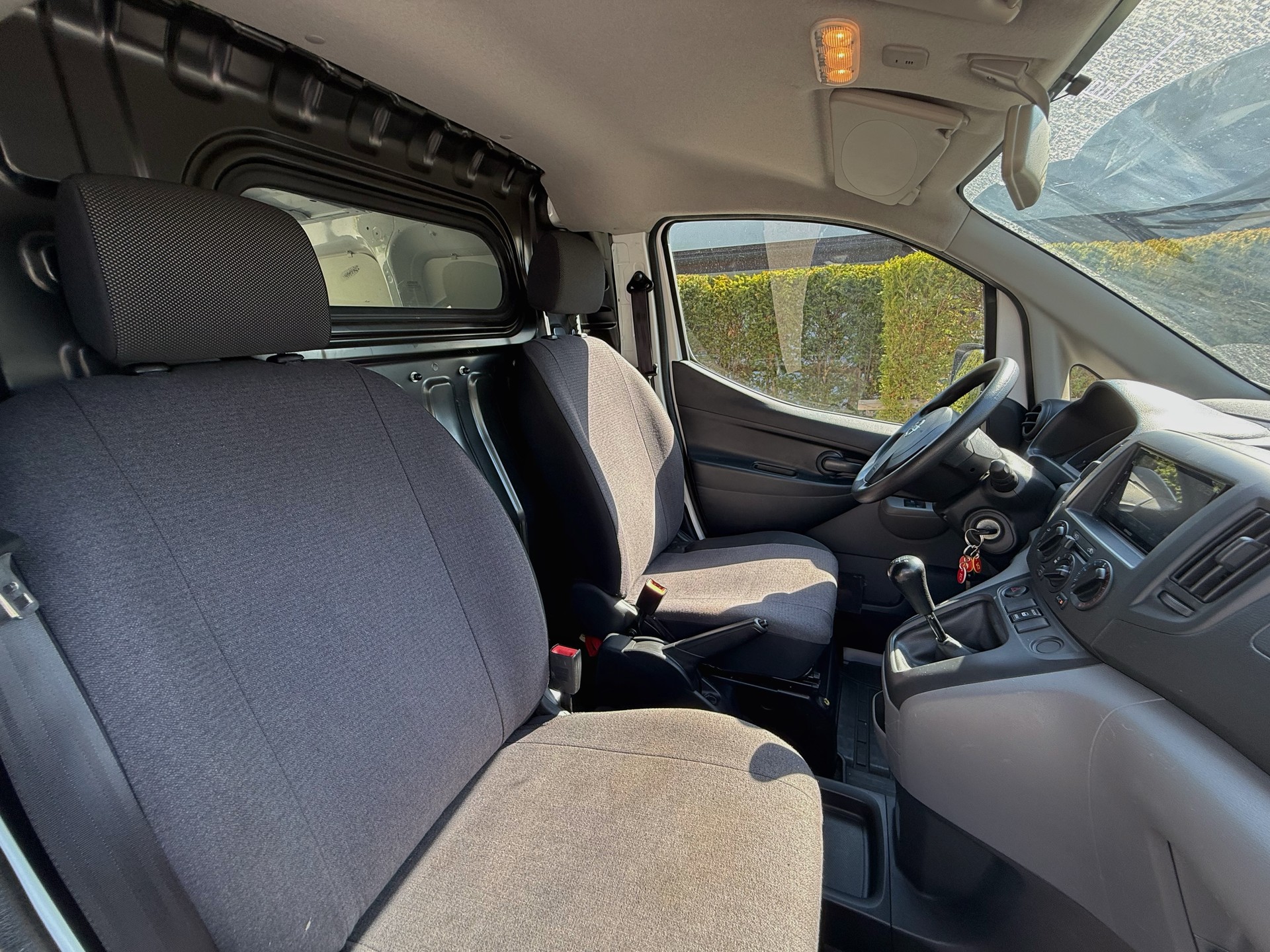 NISSAN 1.6 16V 110 PS | Camper-Basis | nur 27’000 km (Frisch Ab MFK)-image-9