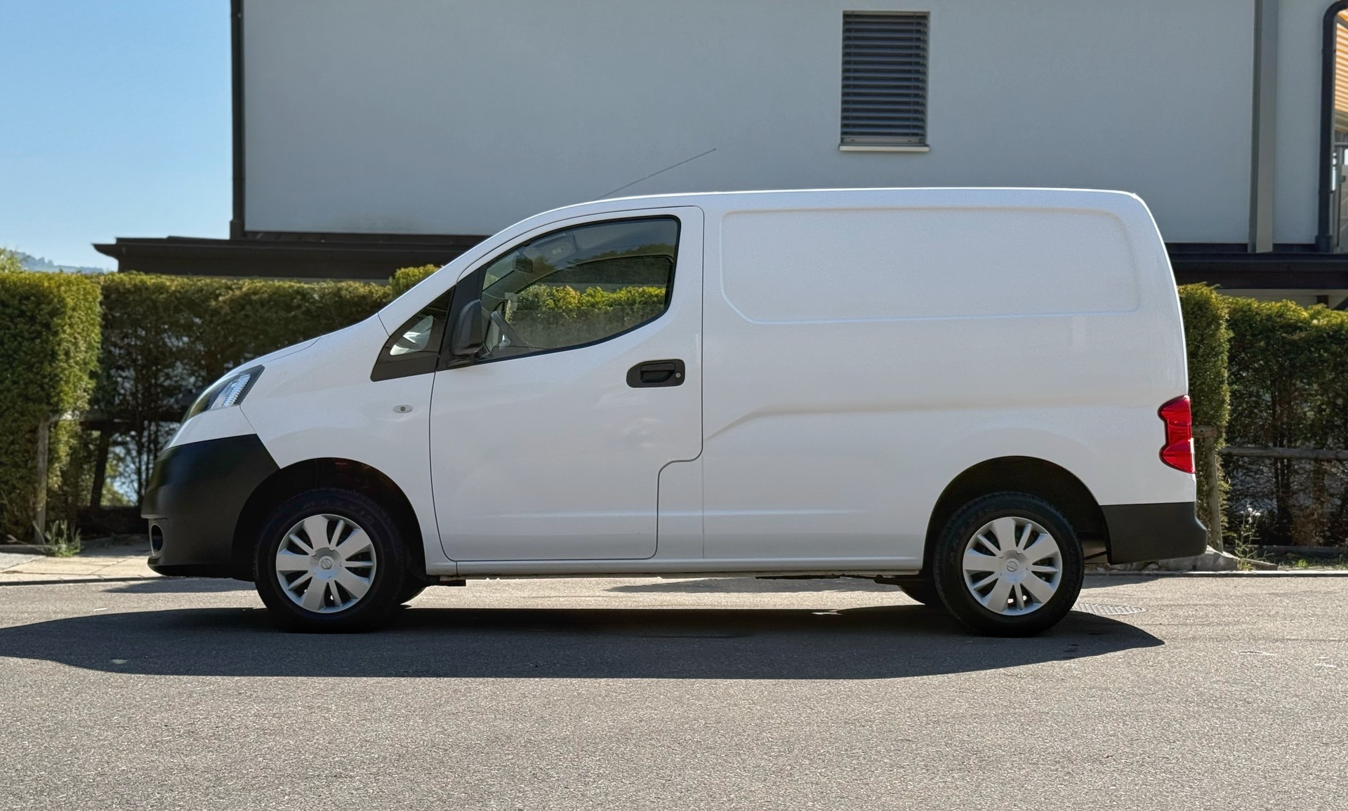 NISSAN 1.6 16V 110 PS | Camper-Basis | nur 27’000 km (Frisch Ab MFK)-image-6