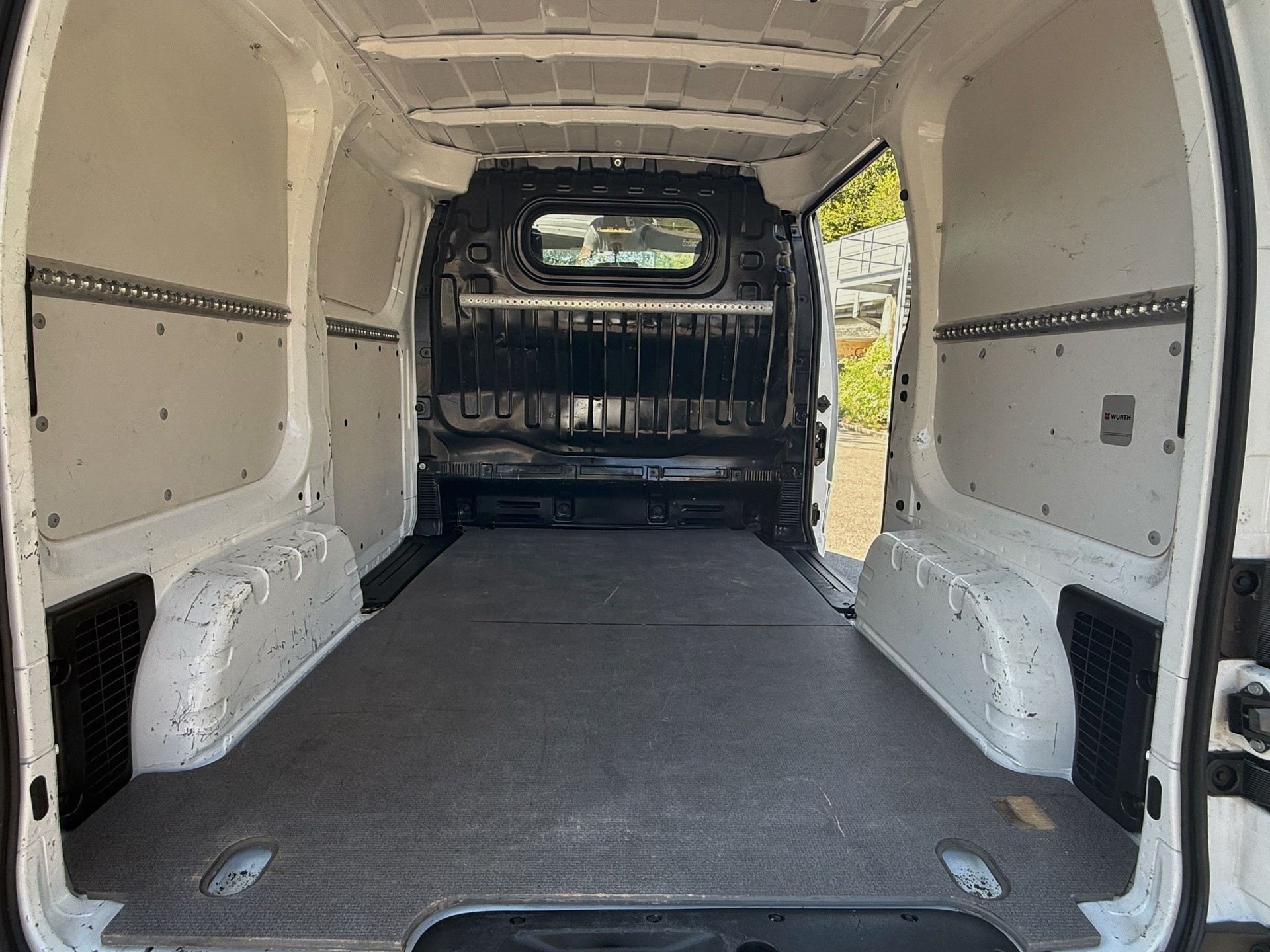 NISSAN 1.6 16V 110 PS | Camper-Basis | nur 27’000 km (Frisch Ab MFK)-image-13
