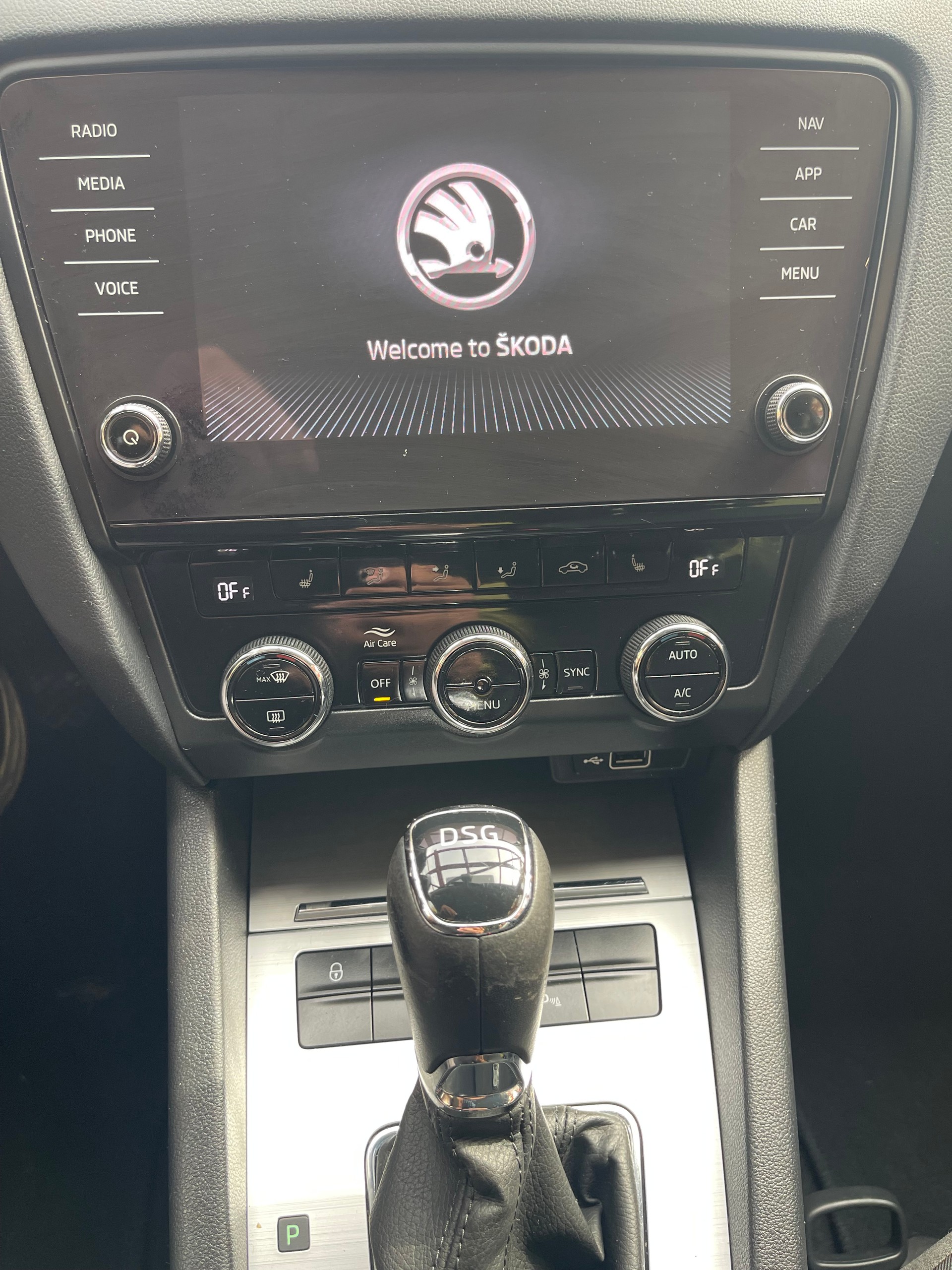 SKODA Octavia Combi 1.6 TDI Active DSG-image-11