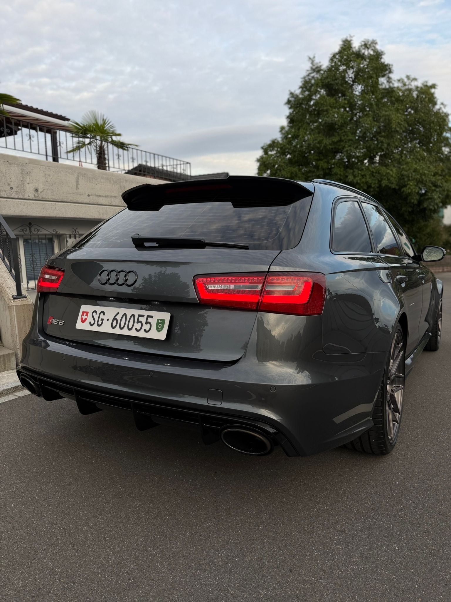 AUDI RS6 4.0 V8 TFSI quattro T-Tronic-image-3