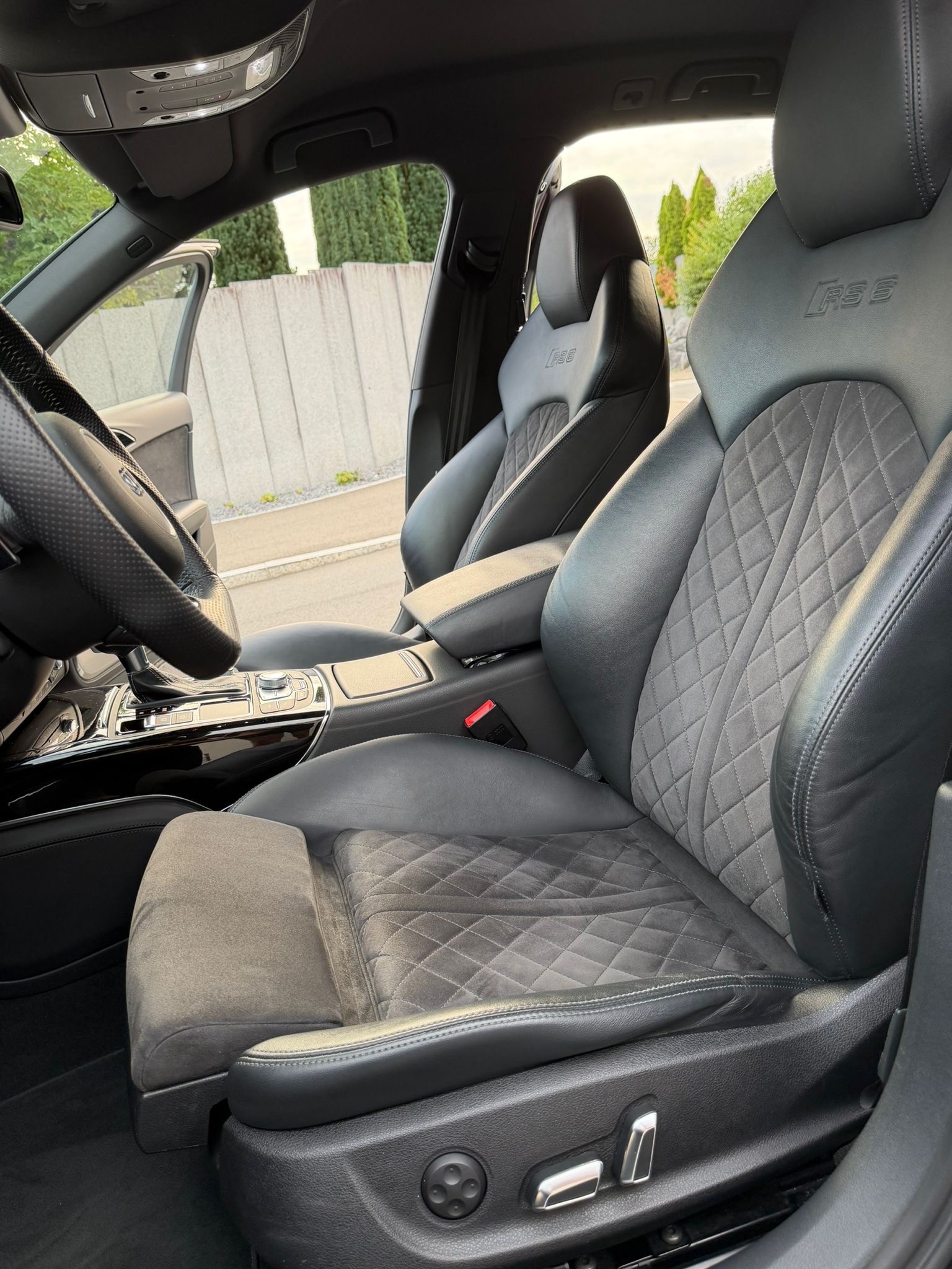 AUDI RS6 4.0 V8 TFSI quattro T-Tronic-image-7