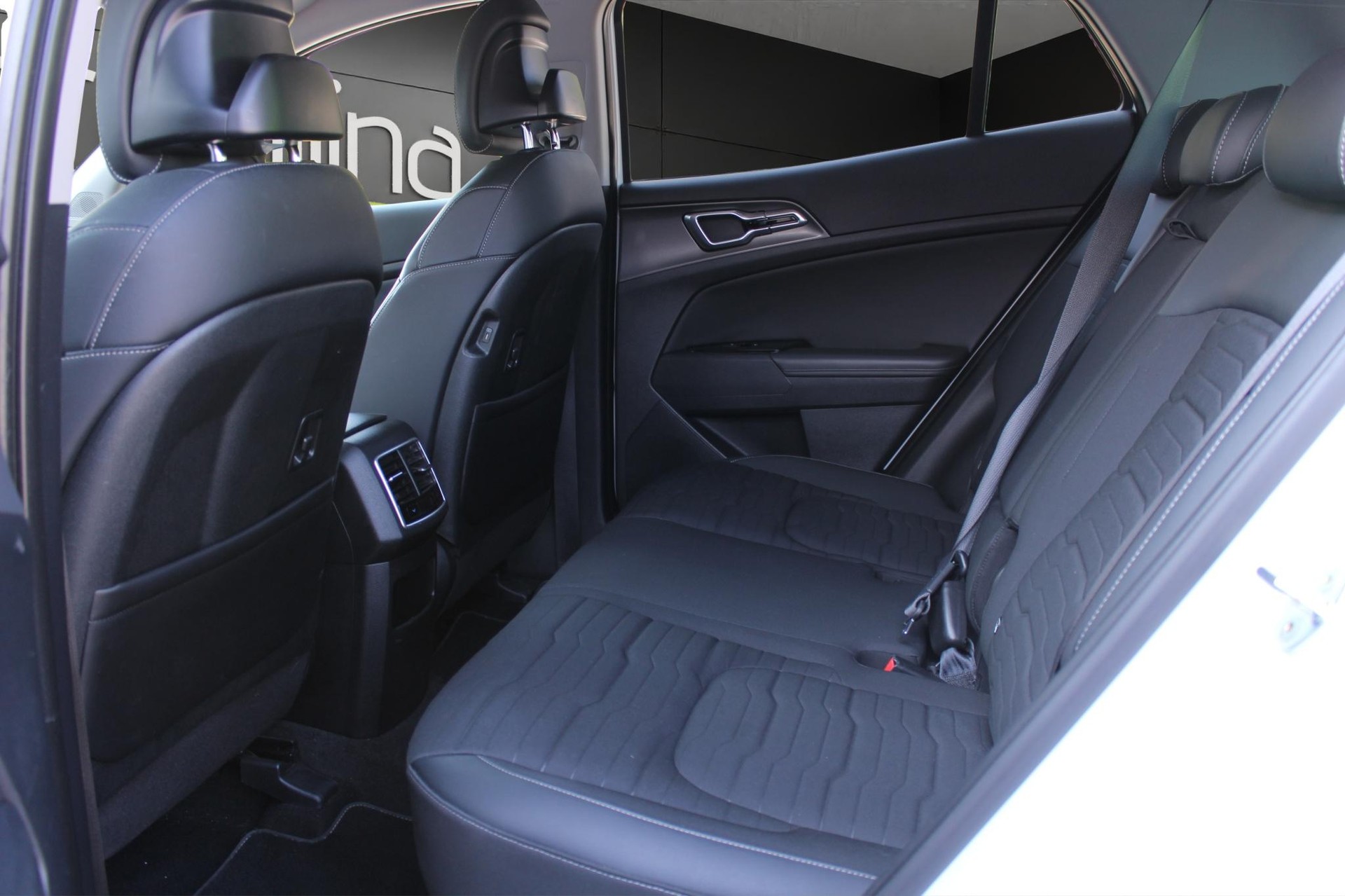 KIA Sportage 1.6 T-GDi Hybrid Style-image-9