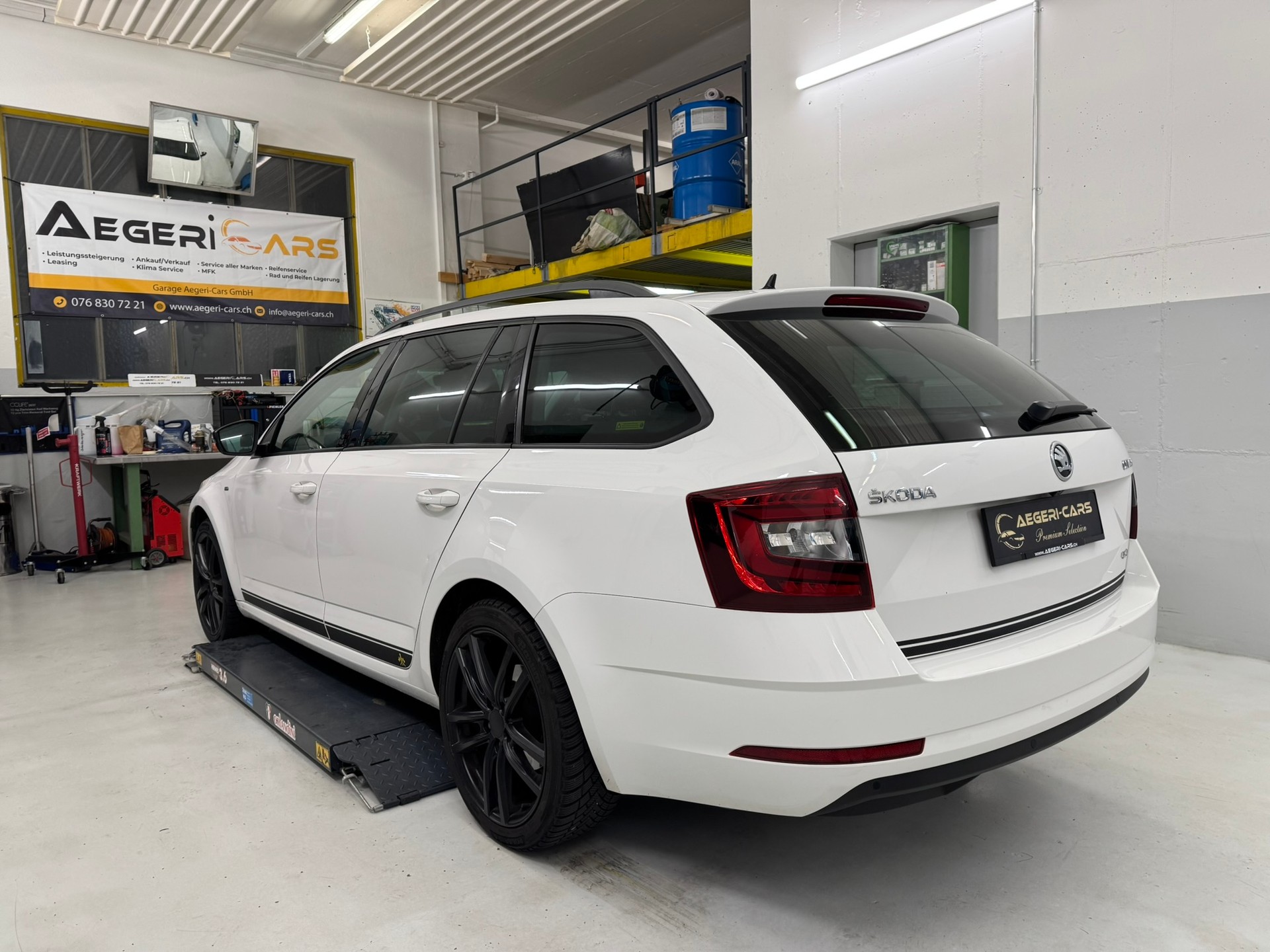 SKODA Octavia Combi 2.0 TDI Clever 4x4 DSG-image-5
