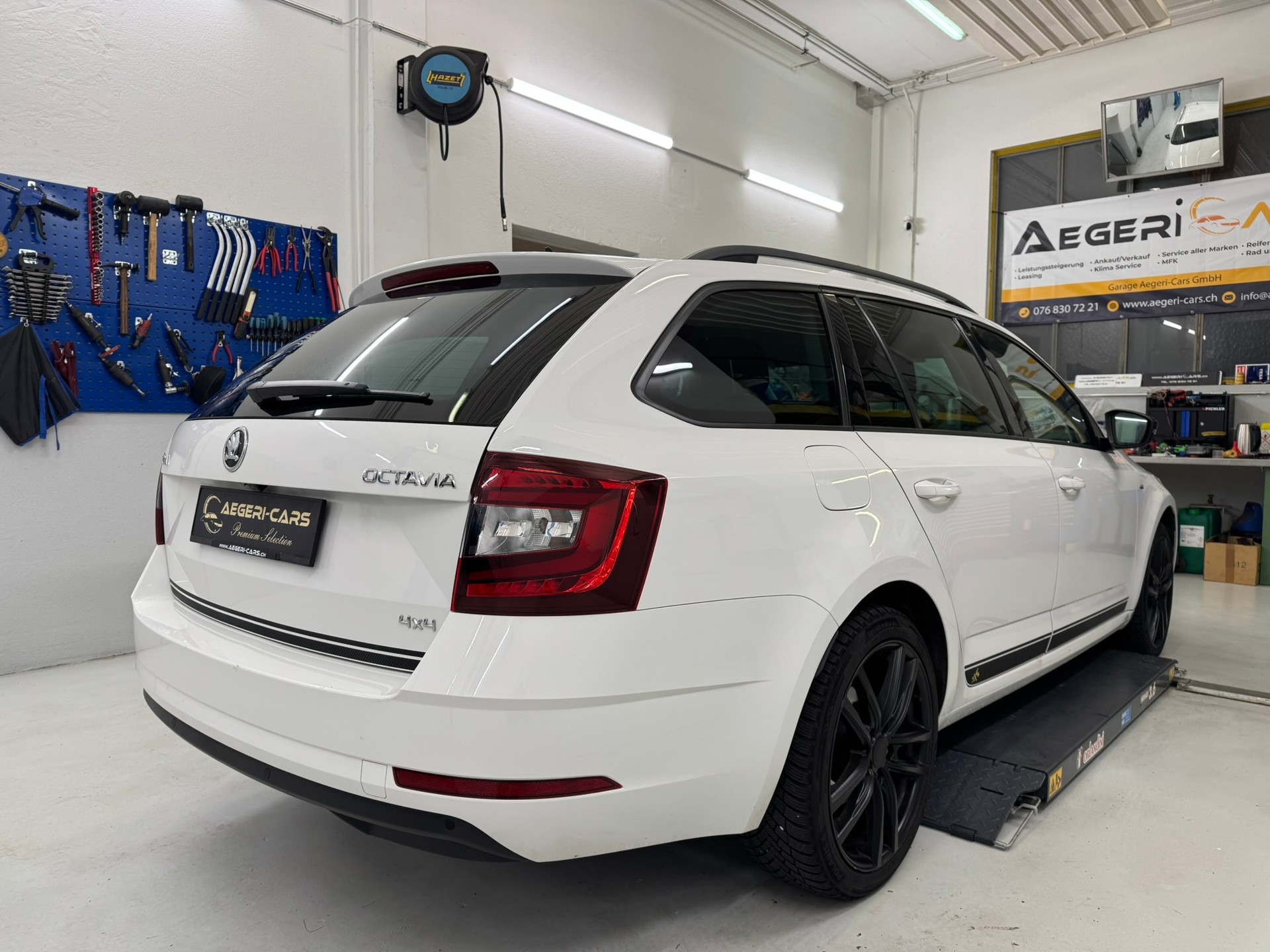 SKODA Octavia Combi 2.0 TDI Clever 4x4 DSG-showroom-element-3