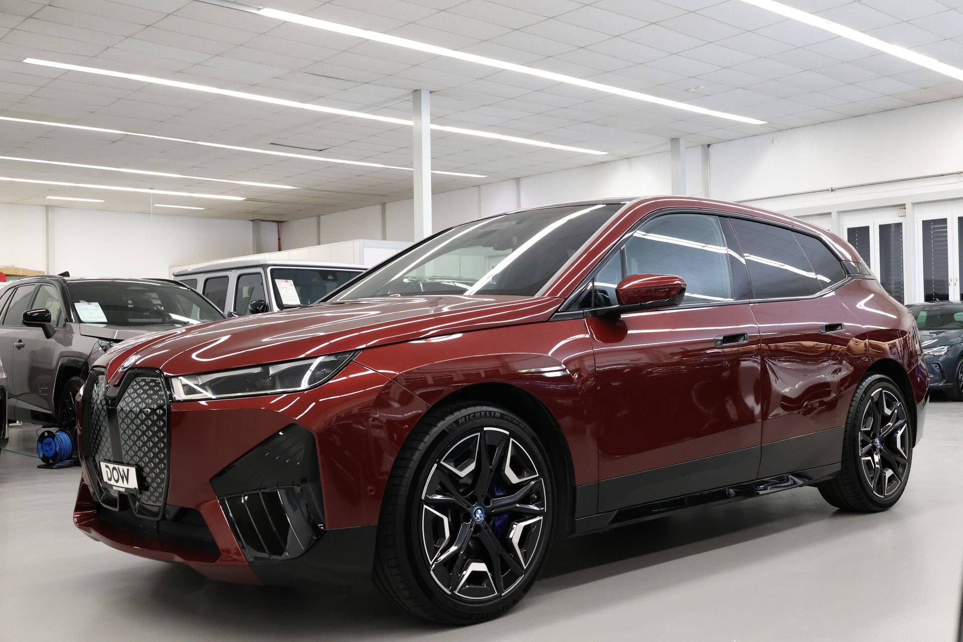 BMW iX xDrive50-showroom-element-2
