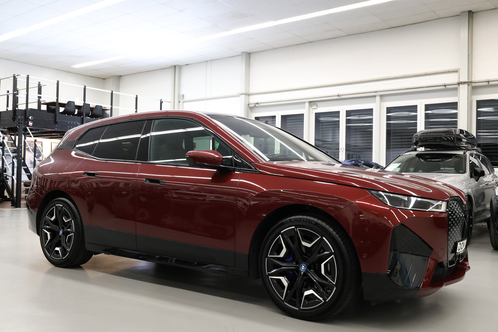 BMW iX xDrive50-showroom-element-1