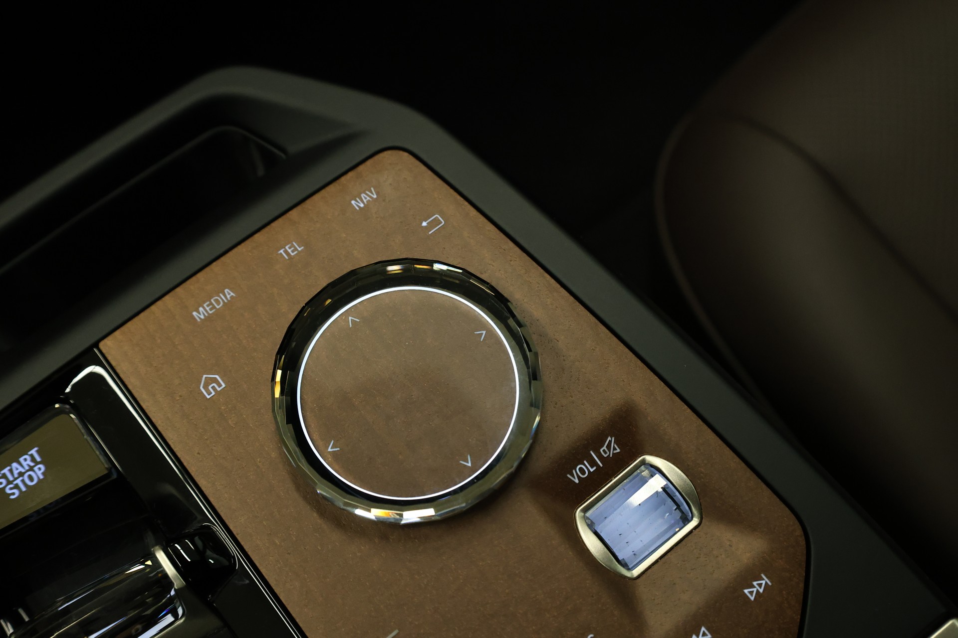BMW iX xDrive50-image-27