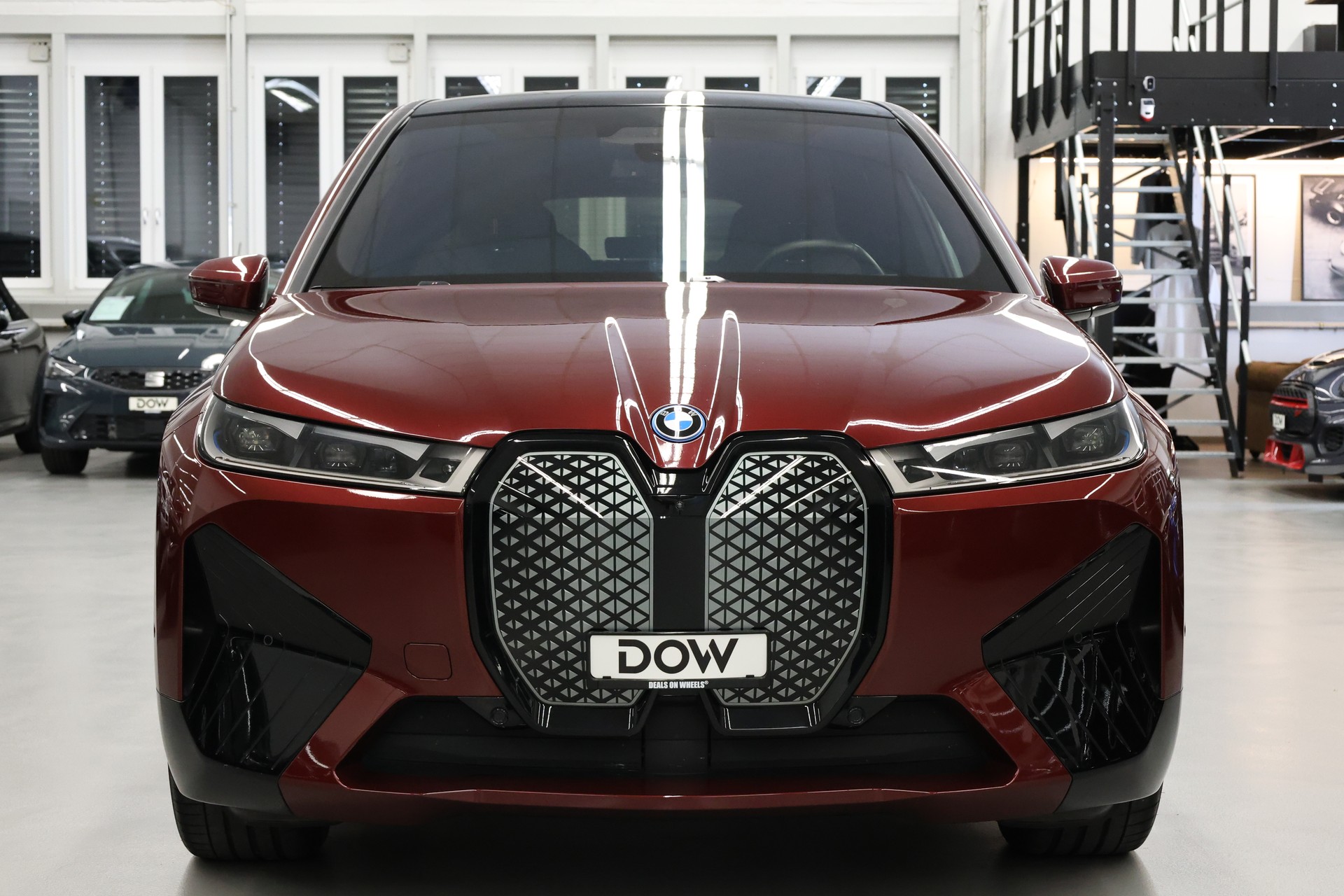 BMW iX xDrive50-showroom-element-3