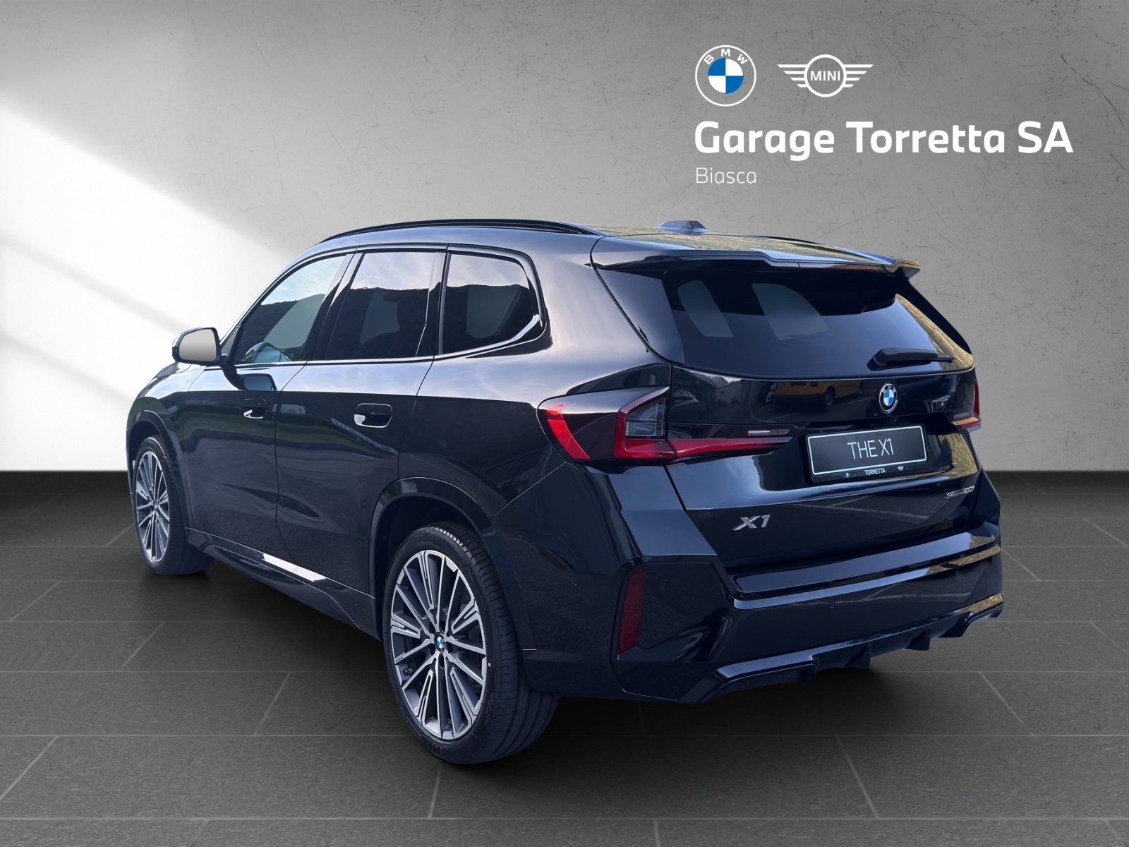 BMW X1 sDrive 20i 48V M Sport-showroom-element-2