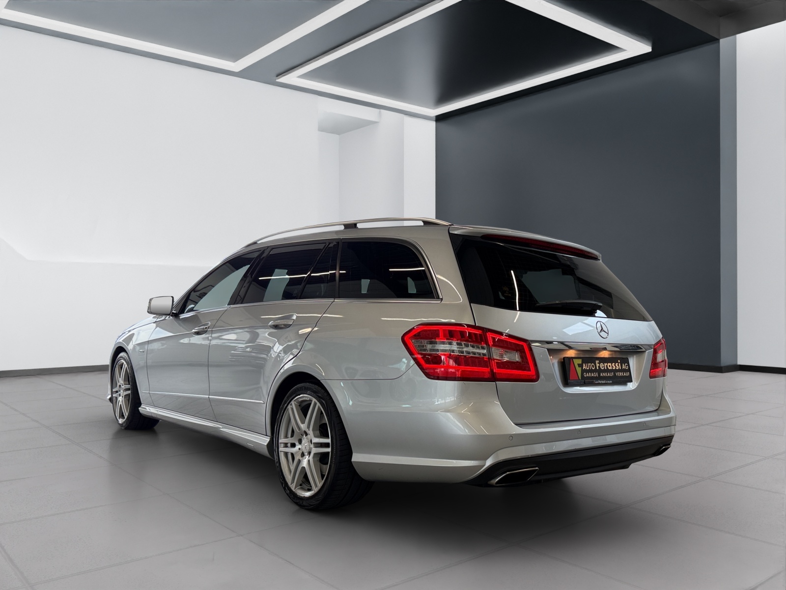 MERCEDES-BENZ E 350 CGI BlueEfficiency Avantgarde 7G-Tronic-showroom-element-3
