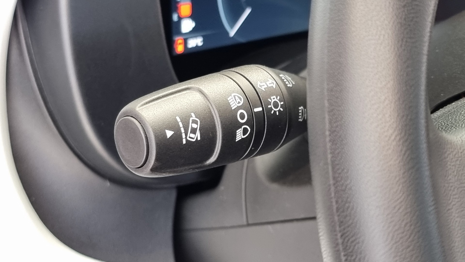 FIAT Panda 1.0 Hybrid Cross-image-11