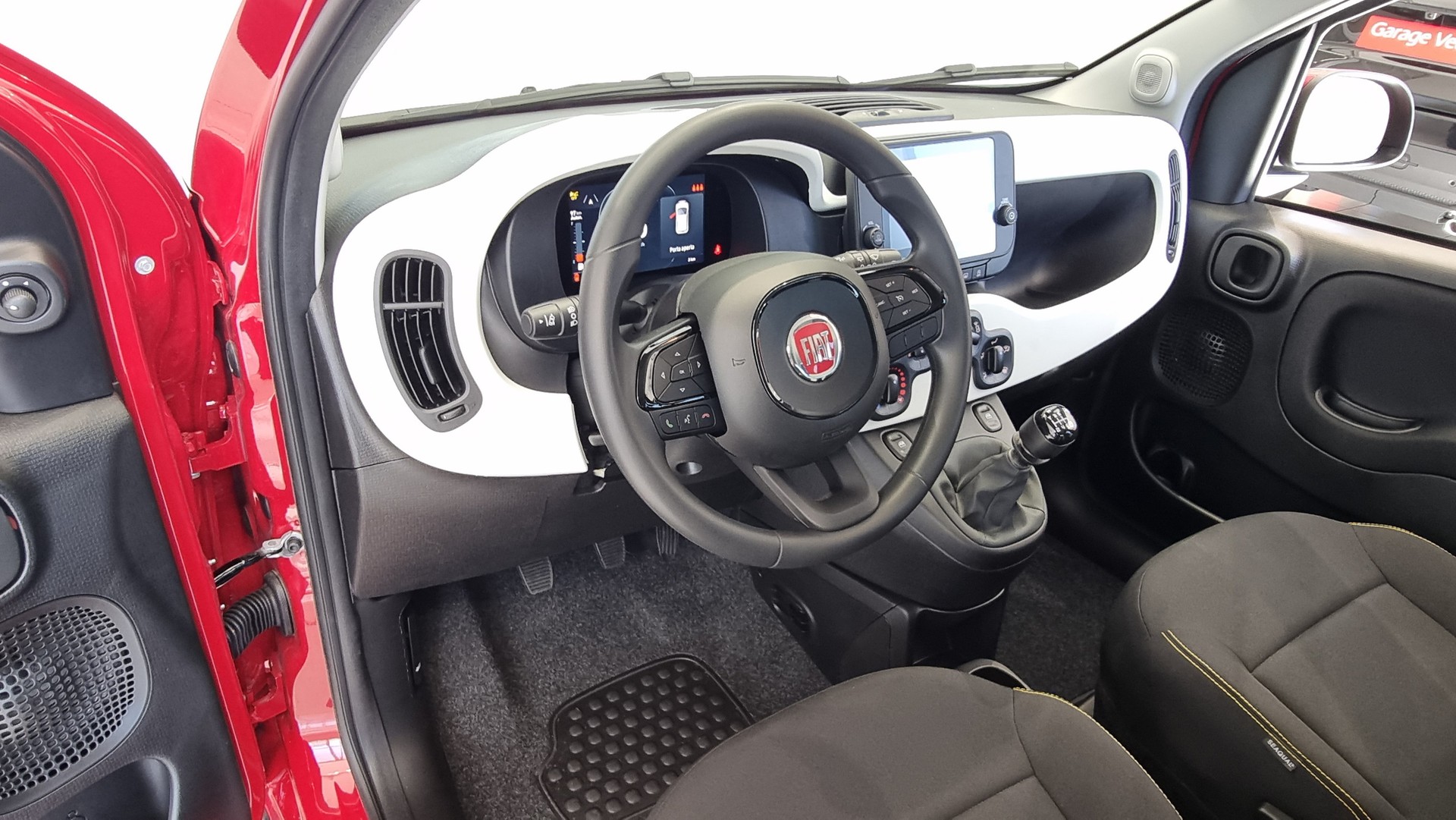 FIAT Panda 1.0 Hybrid Cross-image-21