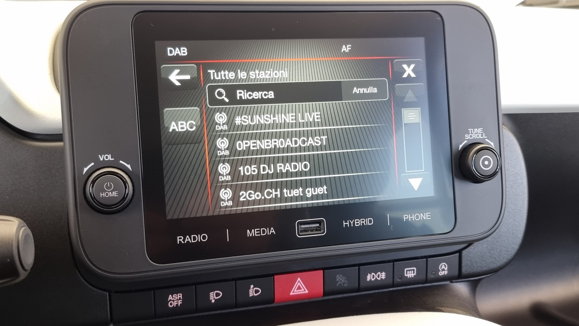 FIAT Panda 1.0 Hybrid Cross-image-14