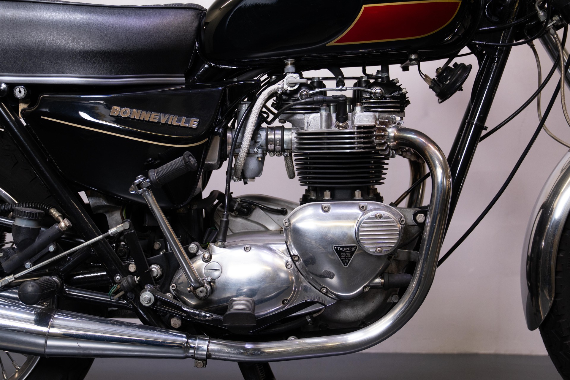 TRIUMPH Bonneville 750-image-4