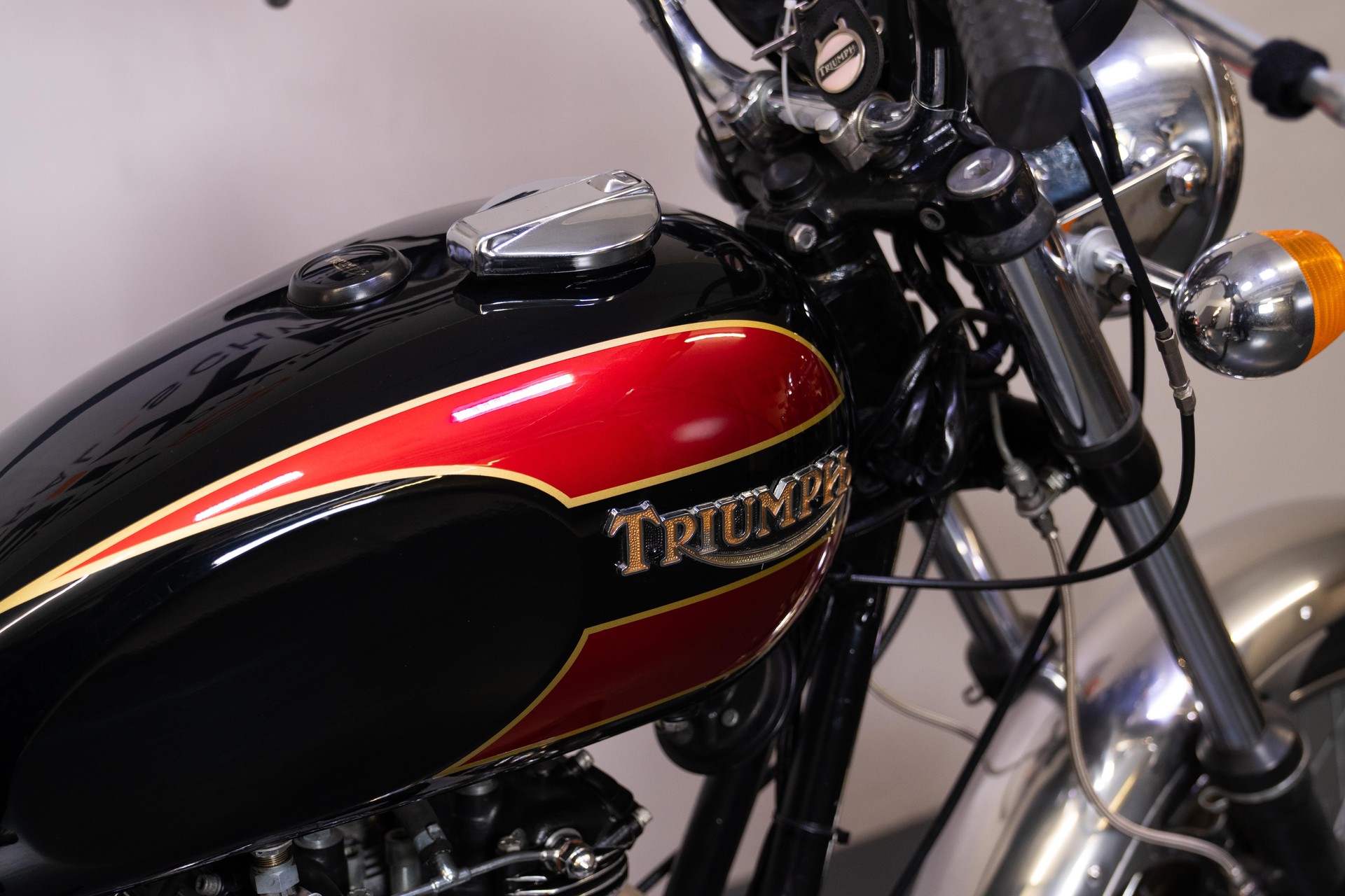 TRIUMPH Bonneville 750-image-5