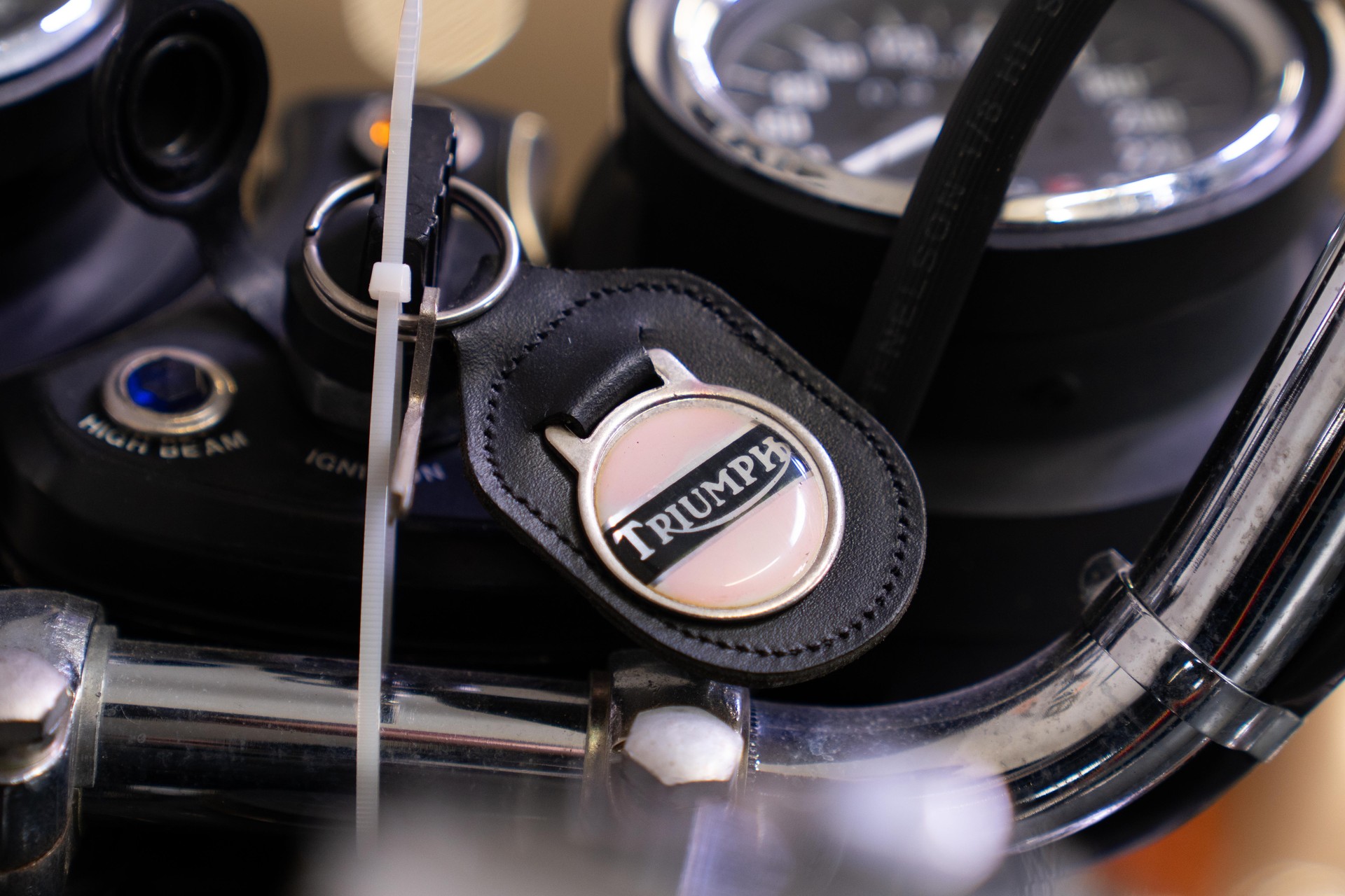 TRIUMPH Bonneville 750-image-6