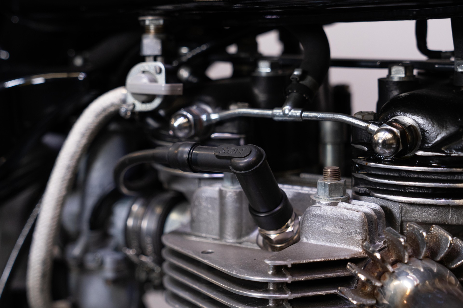 TRIUMPH Bonneville 750-image-8