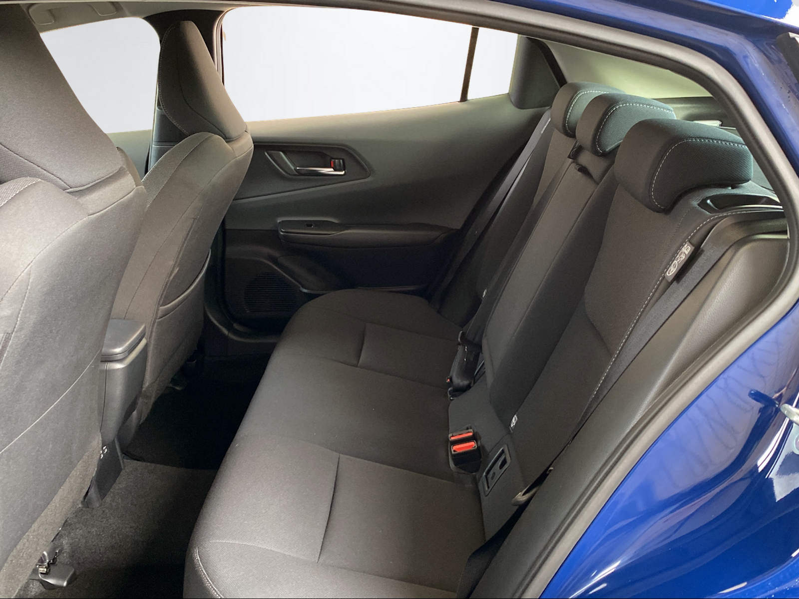 TOYOTA Prius 2.0 Plug-In-Hybrid Style-image-10