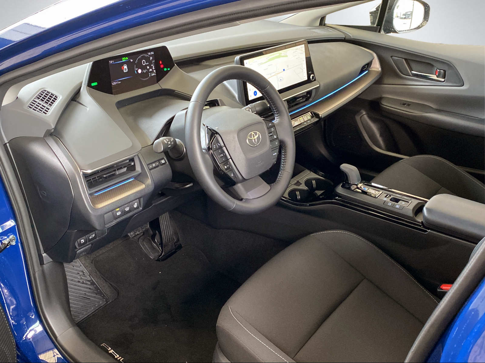 TOYOTA Prius 2.0 Plug-In-Hybrid Style-image-13