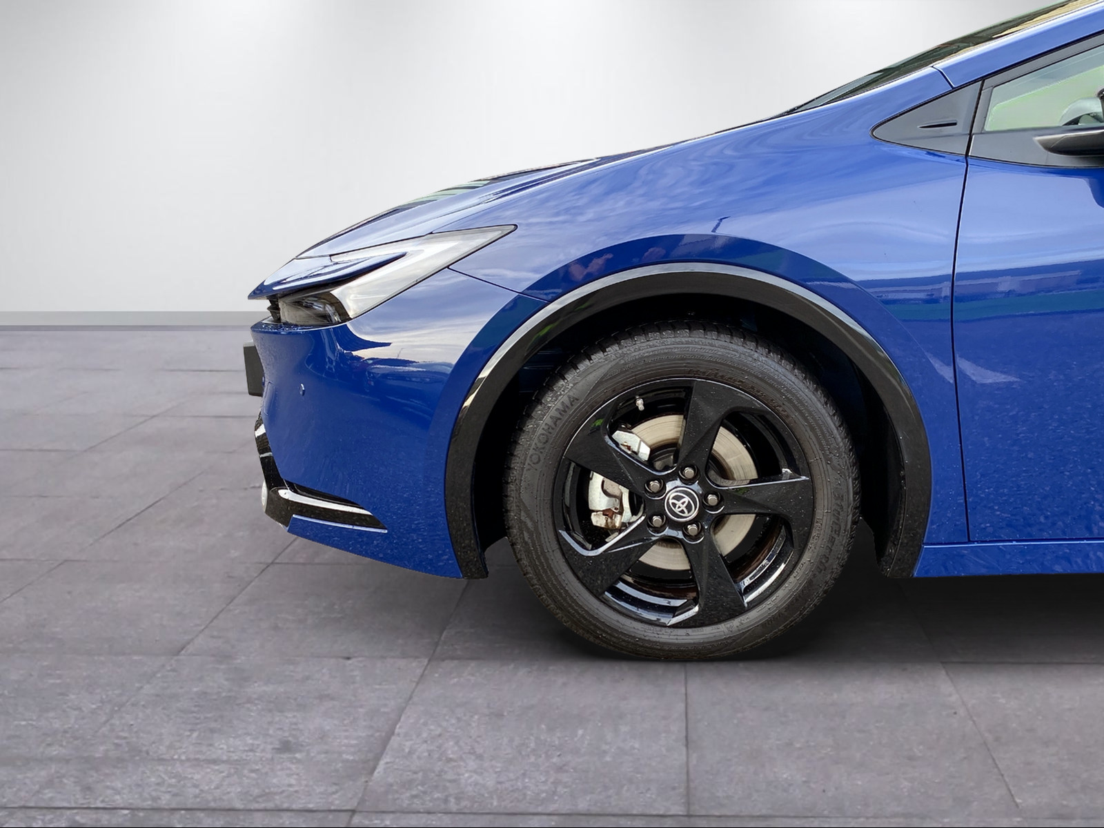 TOYOTA Prius 2.0 Plug-In-Hybrid Style-showroom-element-2