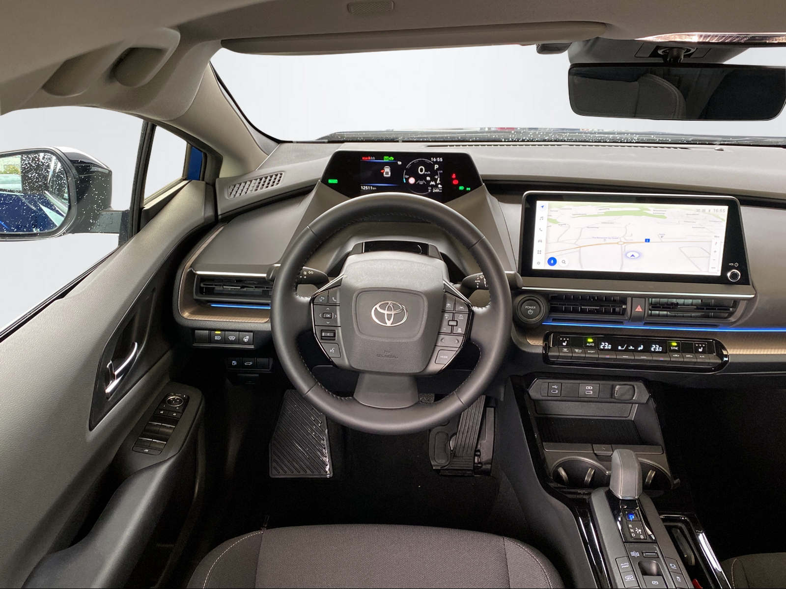 TOYOTA Prius 2.0 Plug-In-Hybrid Style-image-12