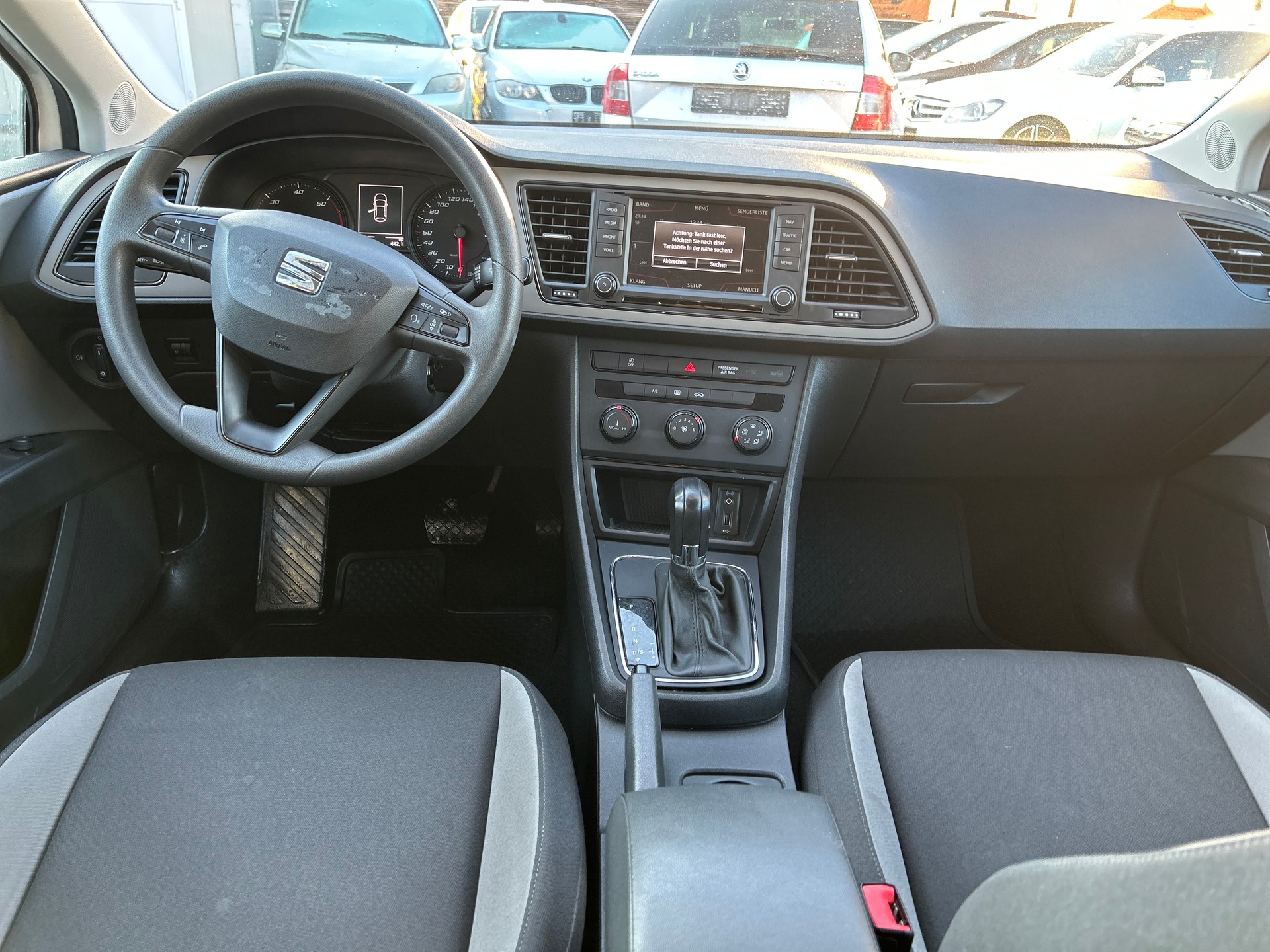 SEAT Leon ST 1.6 TDI Reference Stopp-Start DSG-image-12
