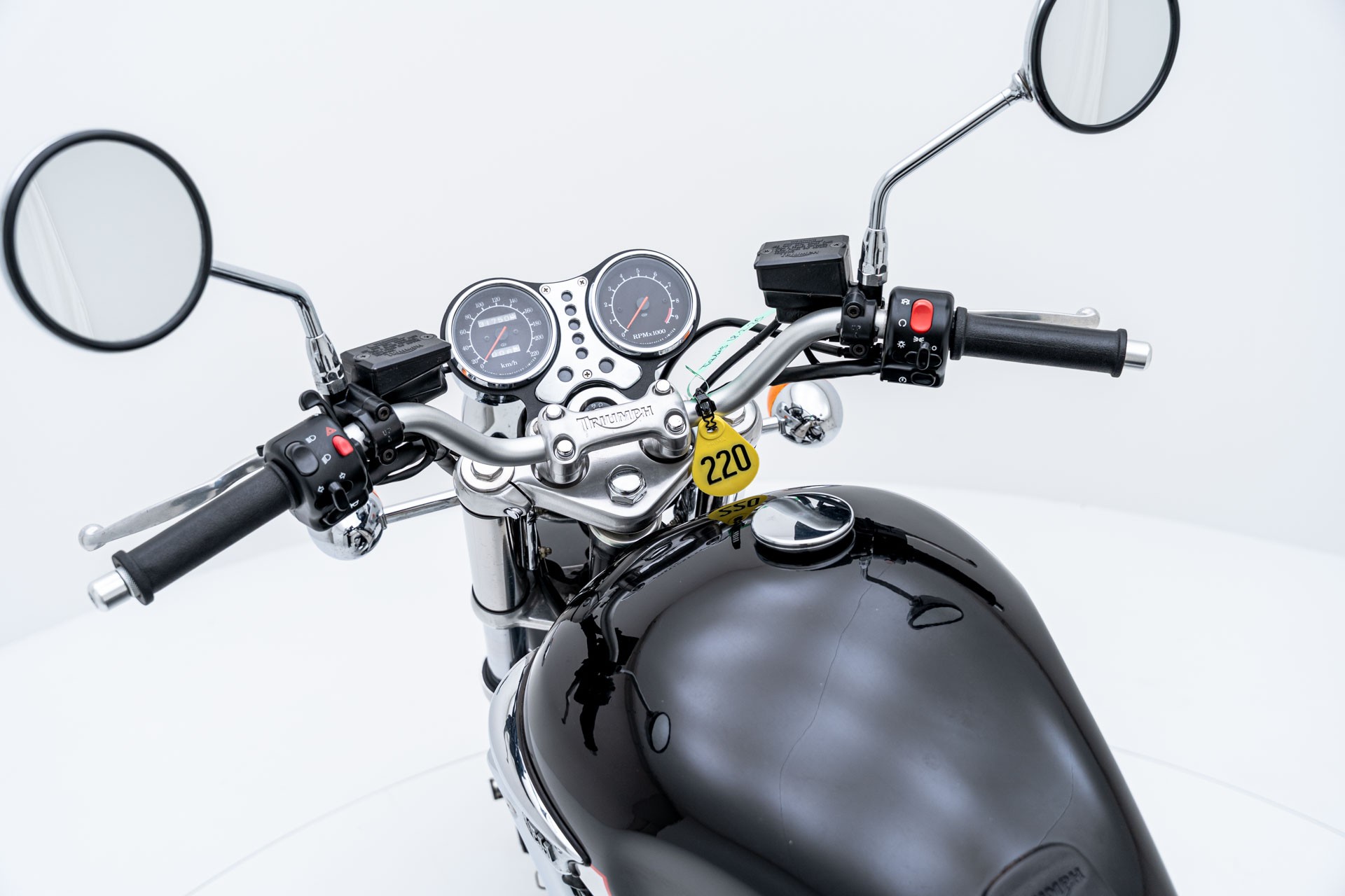 TRIUMPH Adventurer 900-image-7