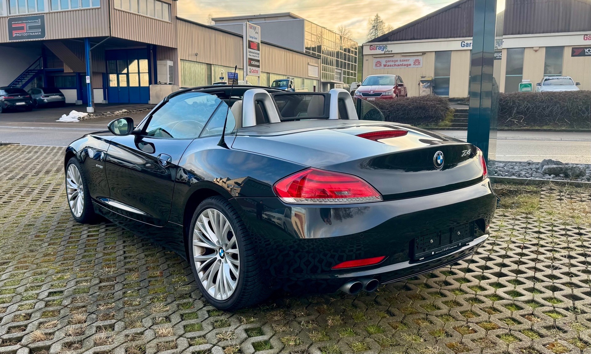 BMW Z4 sDrive23i-image-4