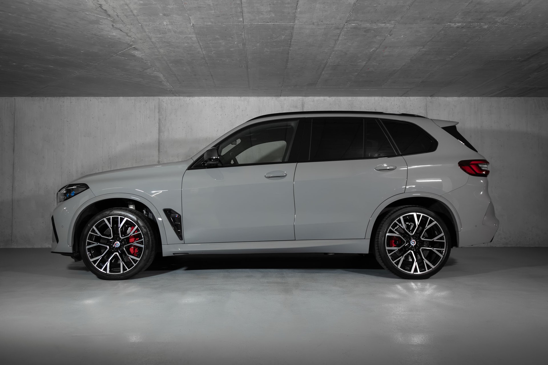BMW X5M Competition Steptronic-showroom-element-1