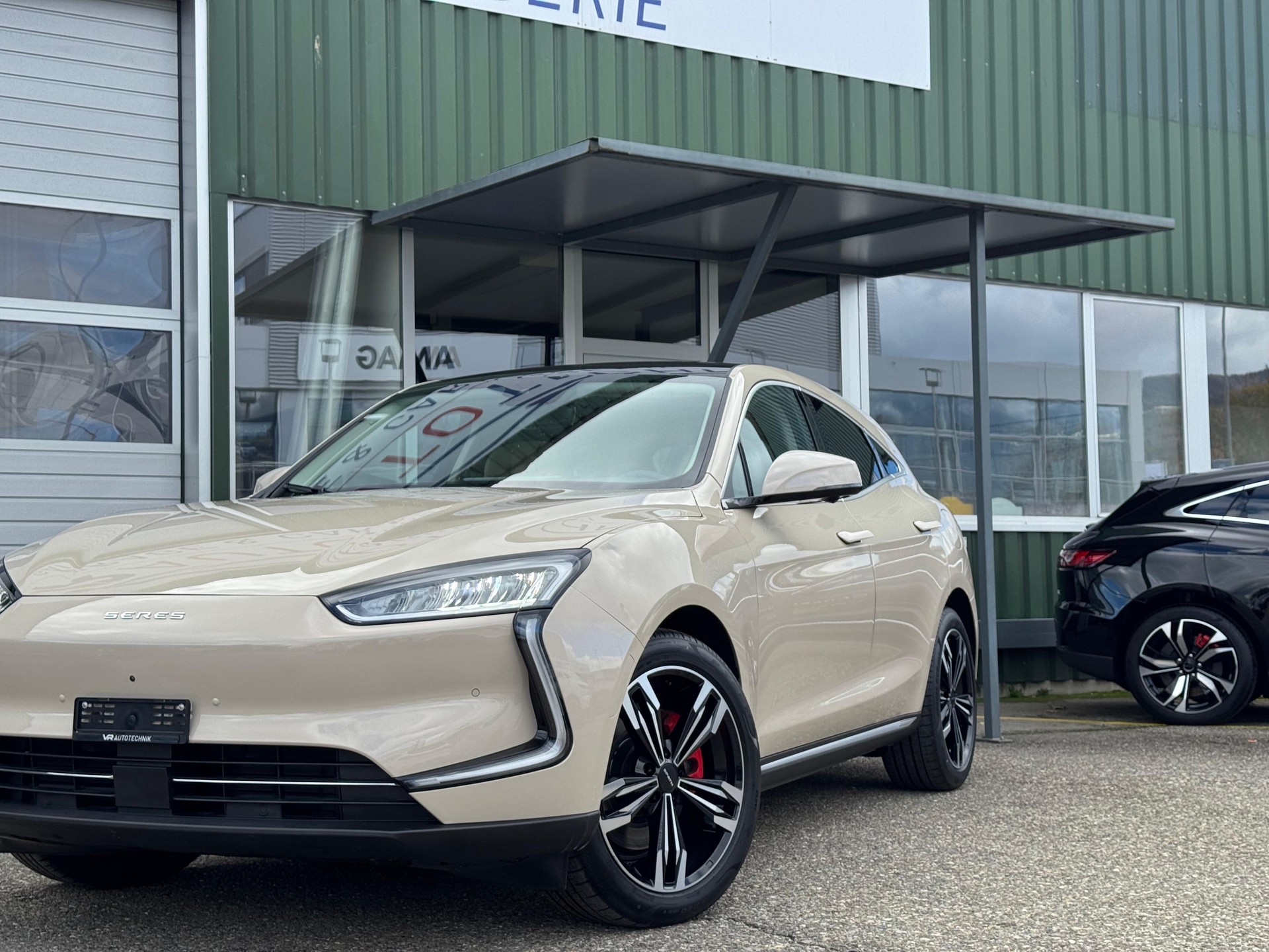 SERES 5 AWD-showroom-element-2
