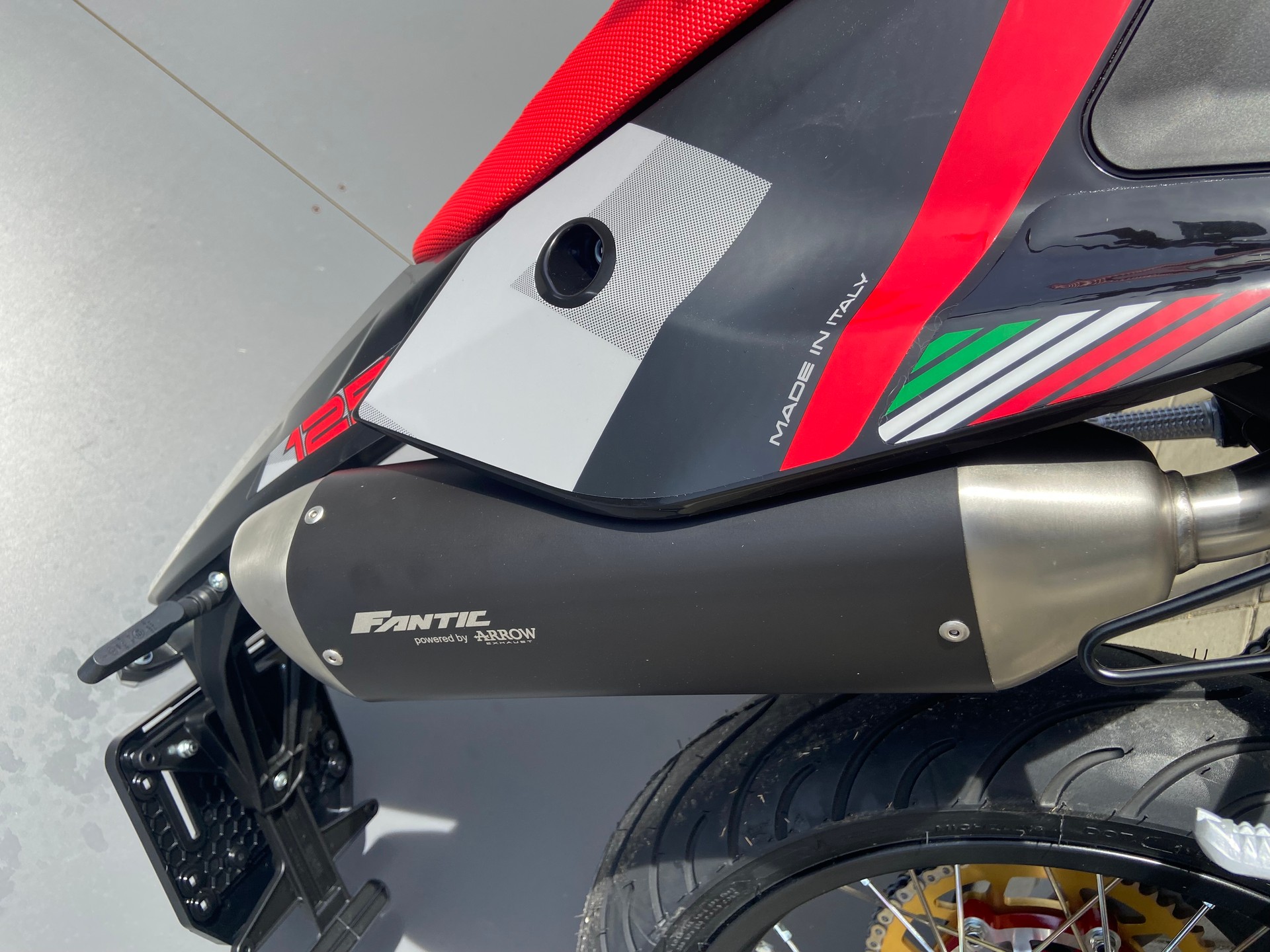 FANTIC XMF 125 Motard Competition-image-3