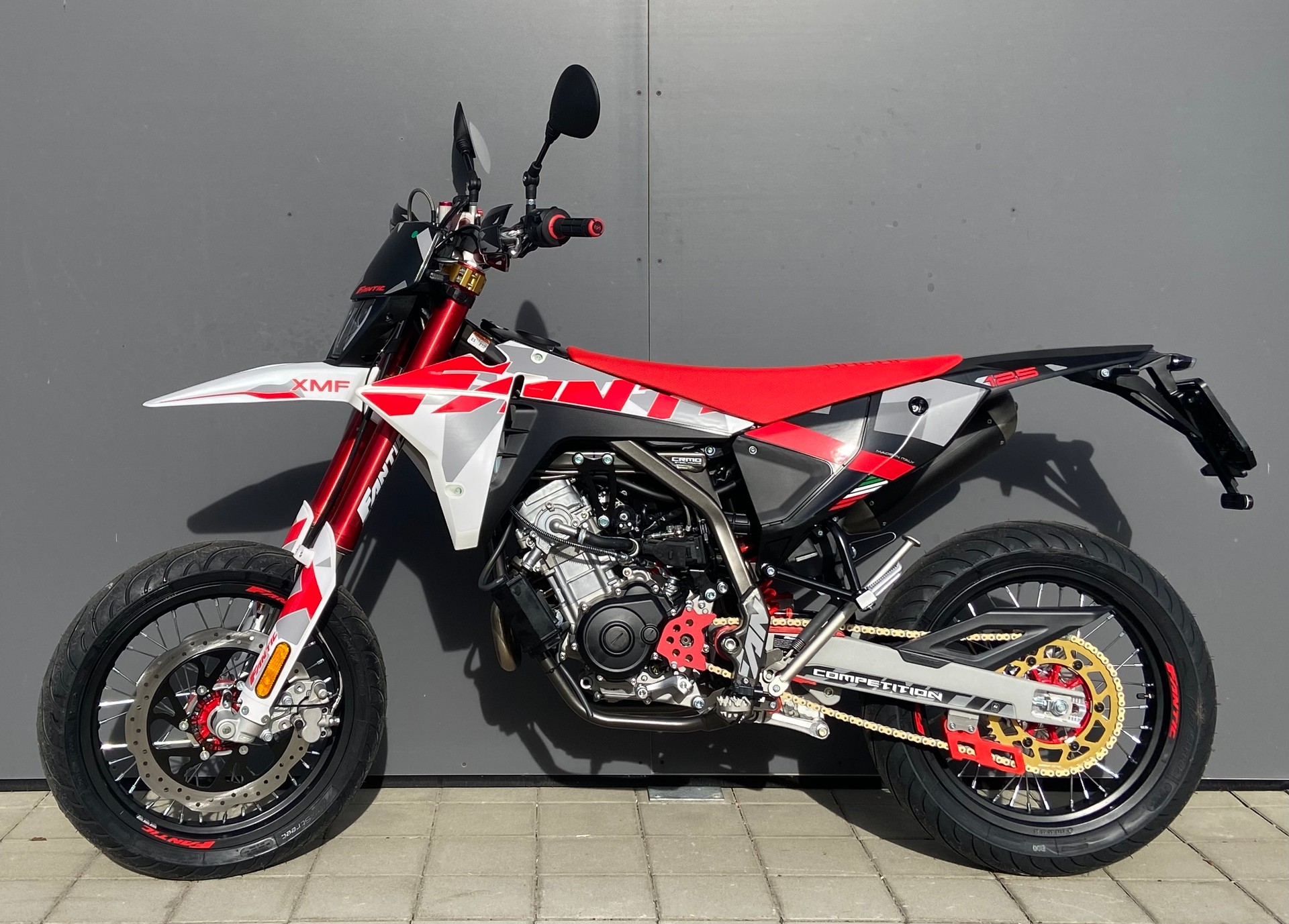 FANTIC XMF 125 Motard Competition-image-5