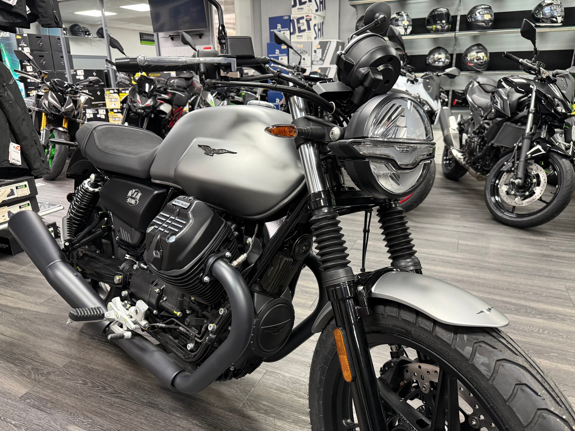 MOTO GUZZI V7 IV 850 Stone-image-5