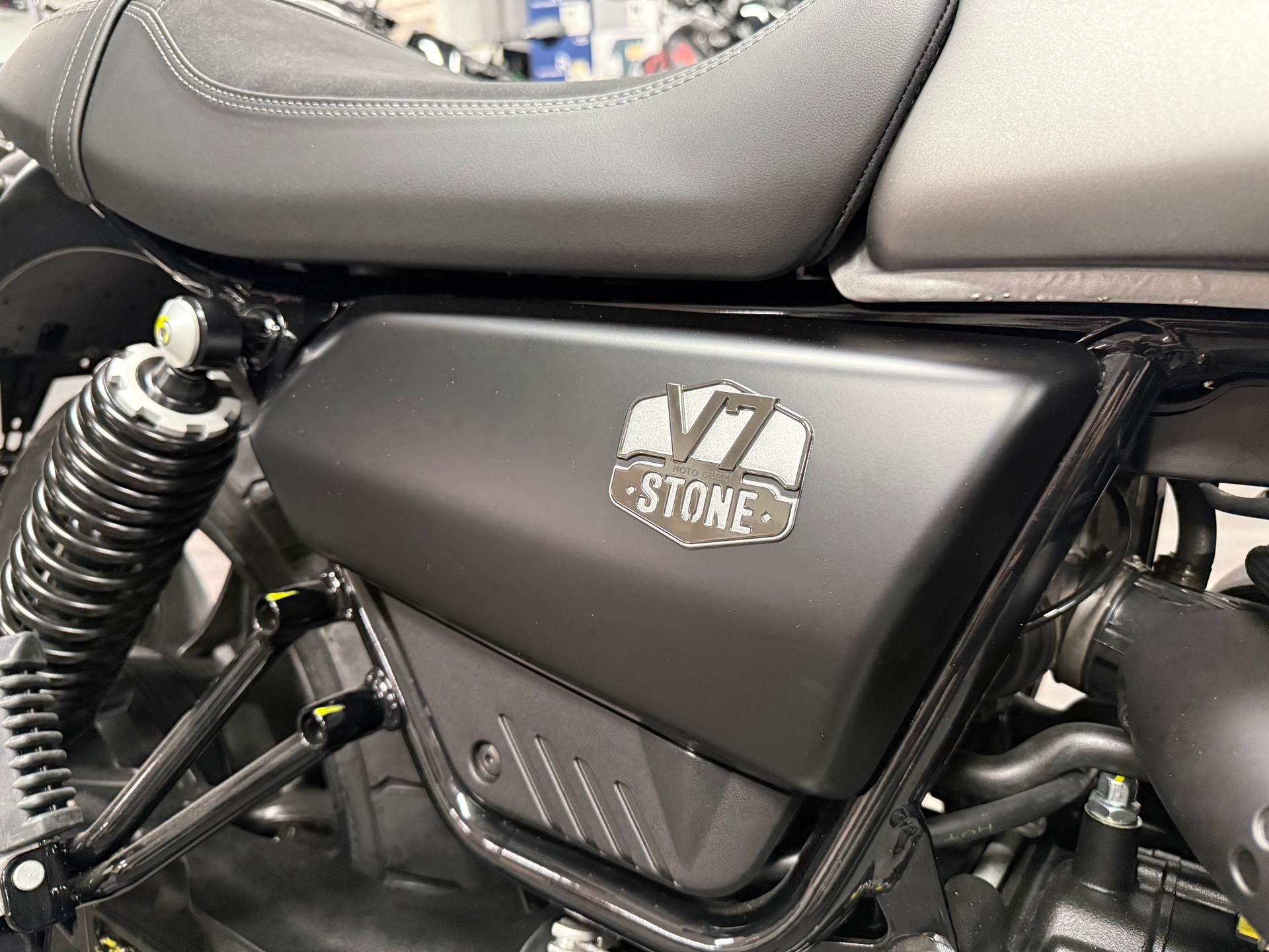 MOTO GUZZI V7 IV 850 Stone-image-3