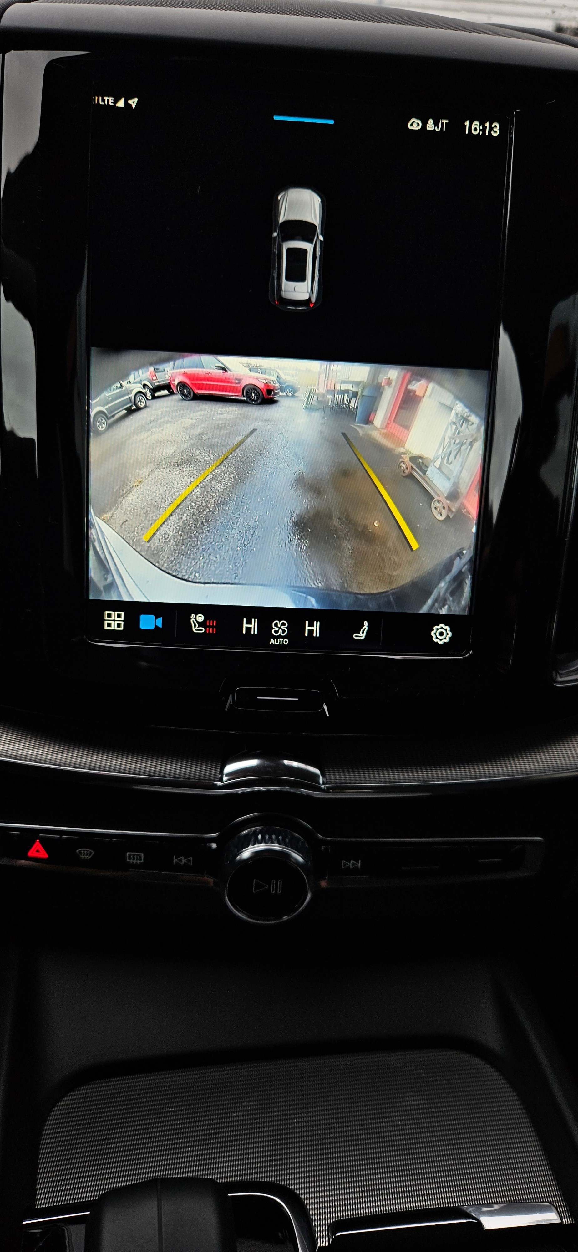 VOLVO XC60 B4 Diesel Mild Hybrid AWD Core Geartronic-image-11
