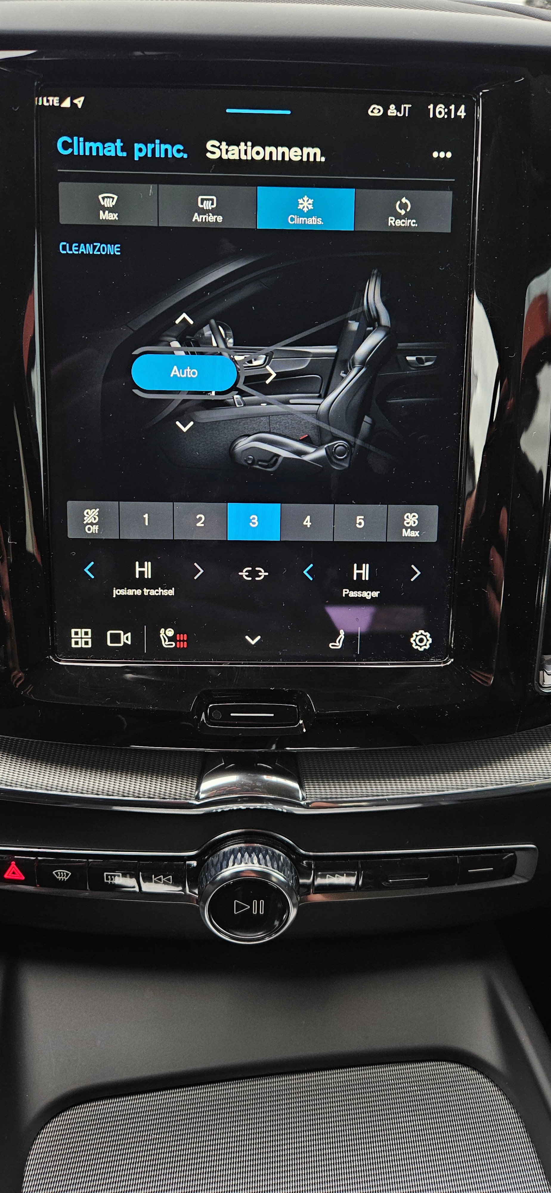 VOLVO XC60 B4 Diesel Mild Hybrid AWD Core Geartronic-image-12