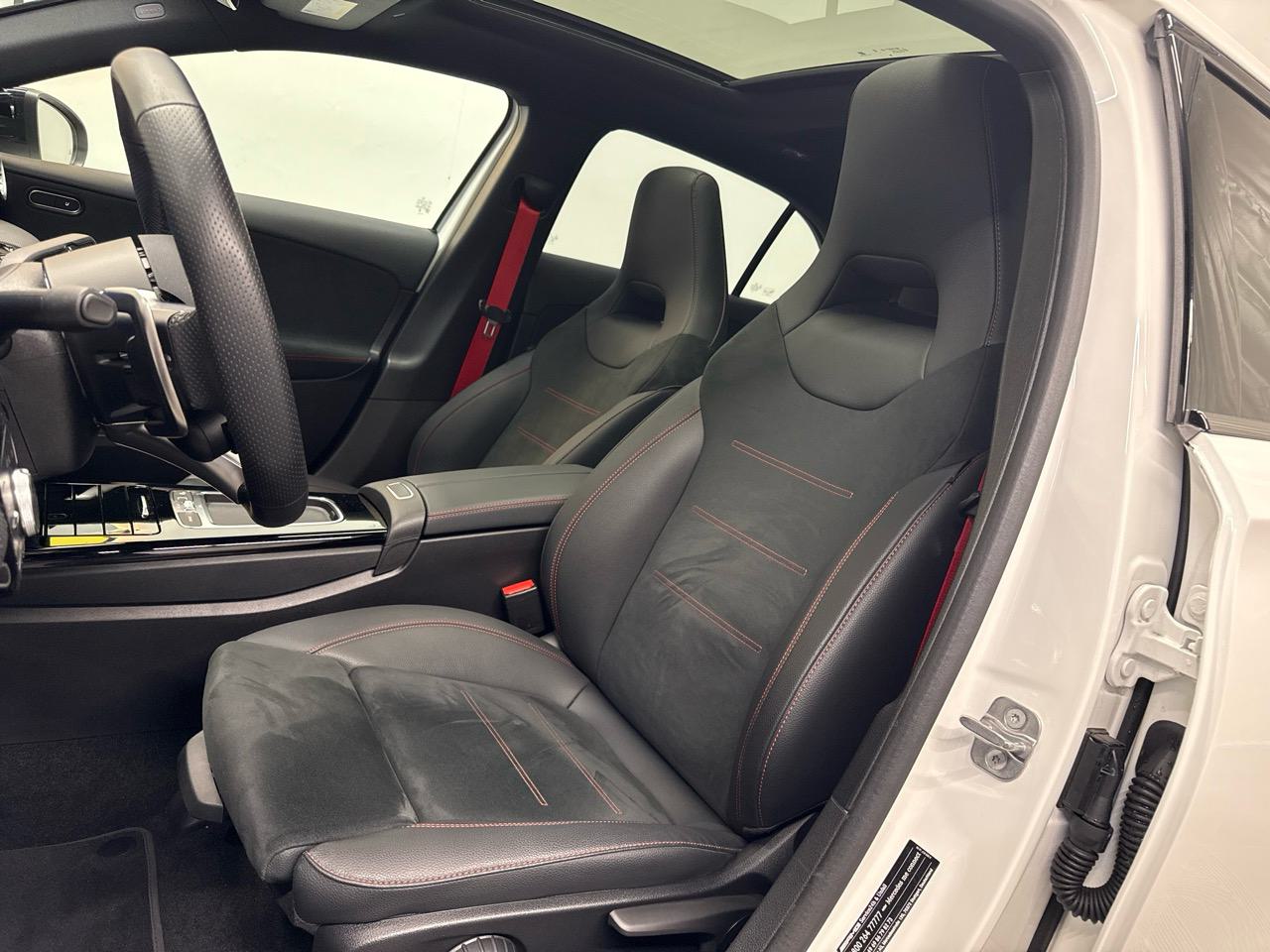 MERCEDES-BENZ A AMG 35 4Matic 8G-DCT-showroom-element-3