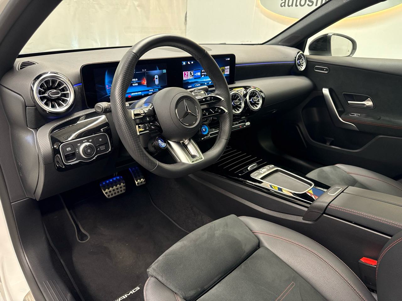 MERCEDES-BENZ A AMG 35 4Matic 8G-DCT-showroom-element-2