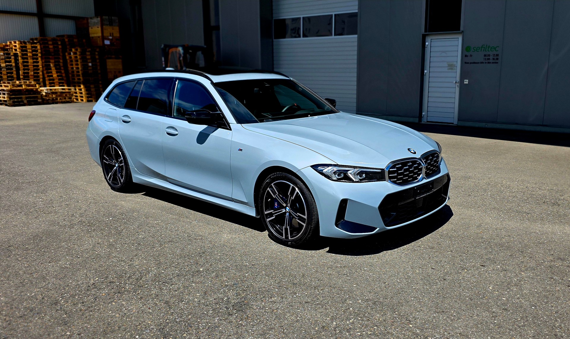 BMW M340i xDrive 48V Touring Steptronic *FACELIFT*EL. PANORAMA*DISTRONIC*BROOKLYN GRAU*ANHÄNGERKUPPLUNG*