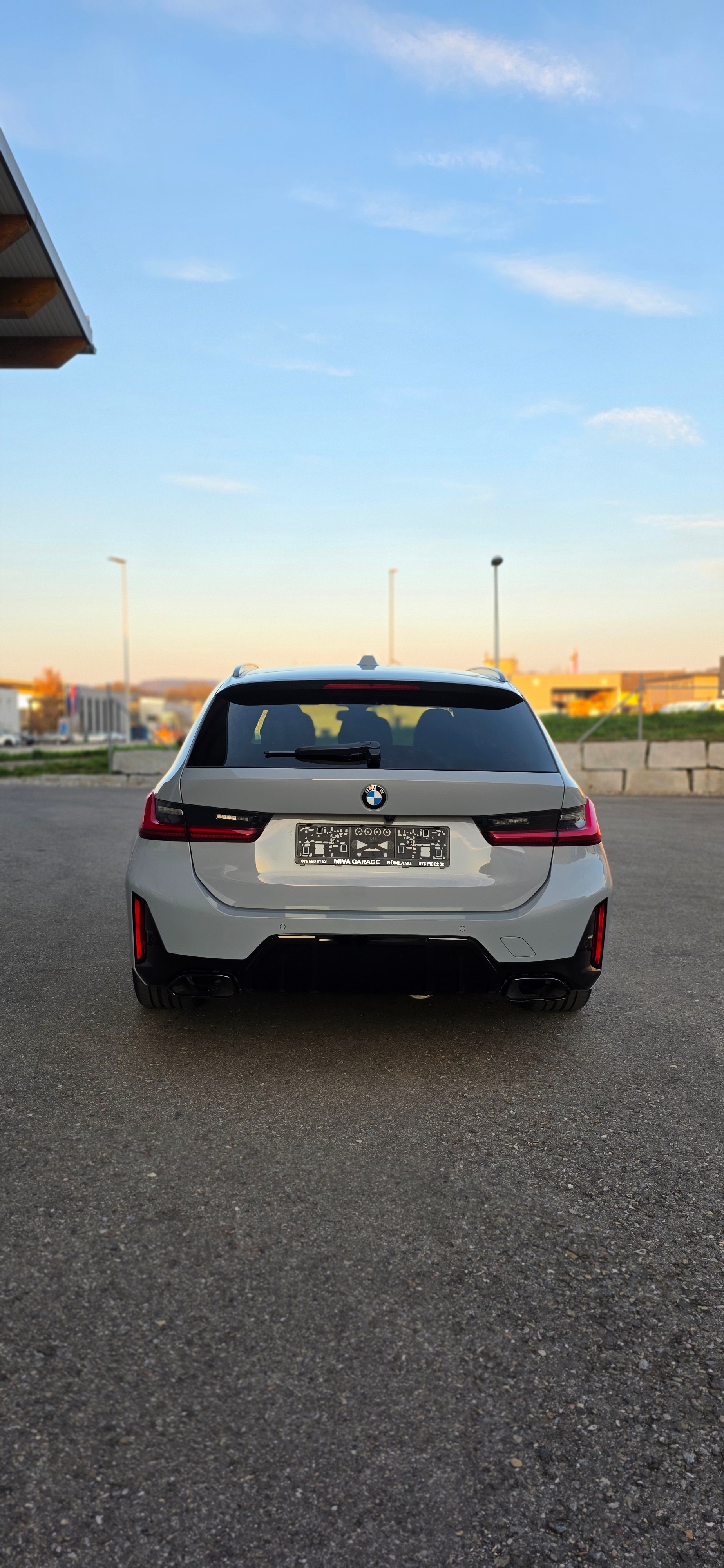 BMW M340i xDrive 48V Touring Steptronic *FACELIFT*EL. PANORAMA*DISTRONIC*BROOKLYN GRAU*ANHÄNGERKUPPLUNG*-showroom-element-3